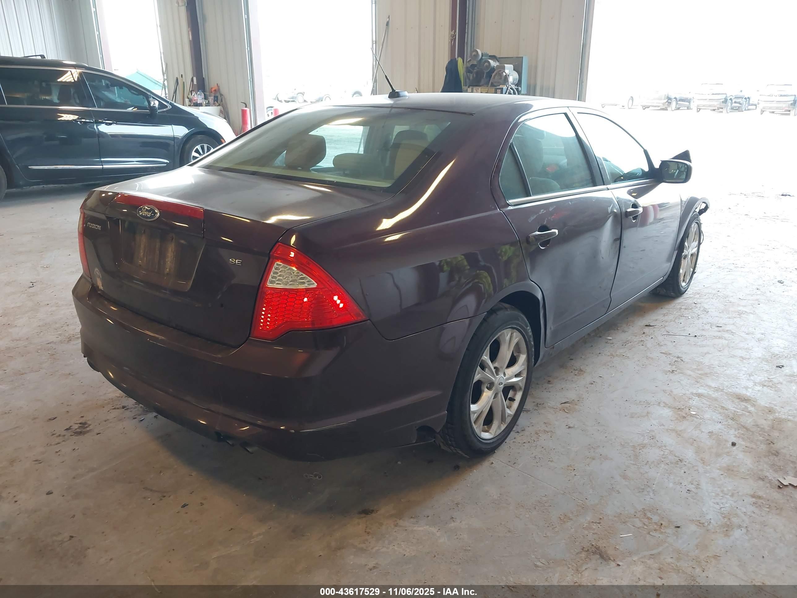 FORD FUSION image 4