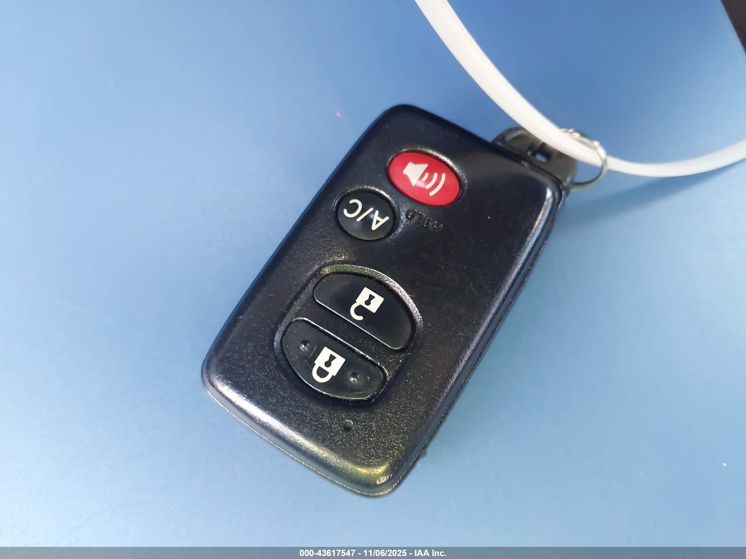 TOYOTA PRIUS image 11