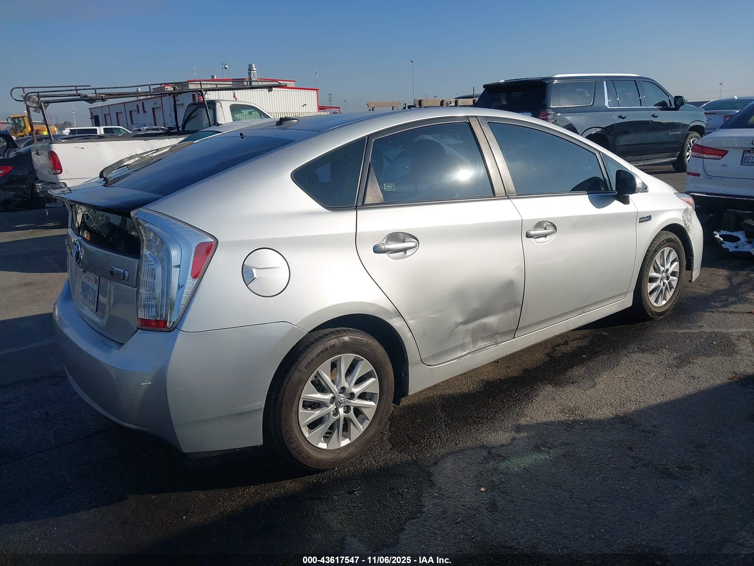 TOYOTA PRIUS image 4