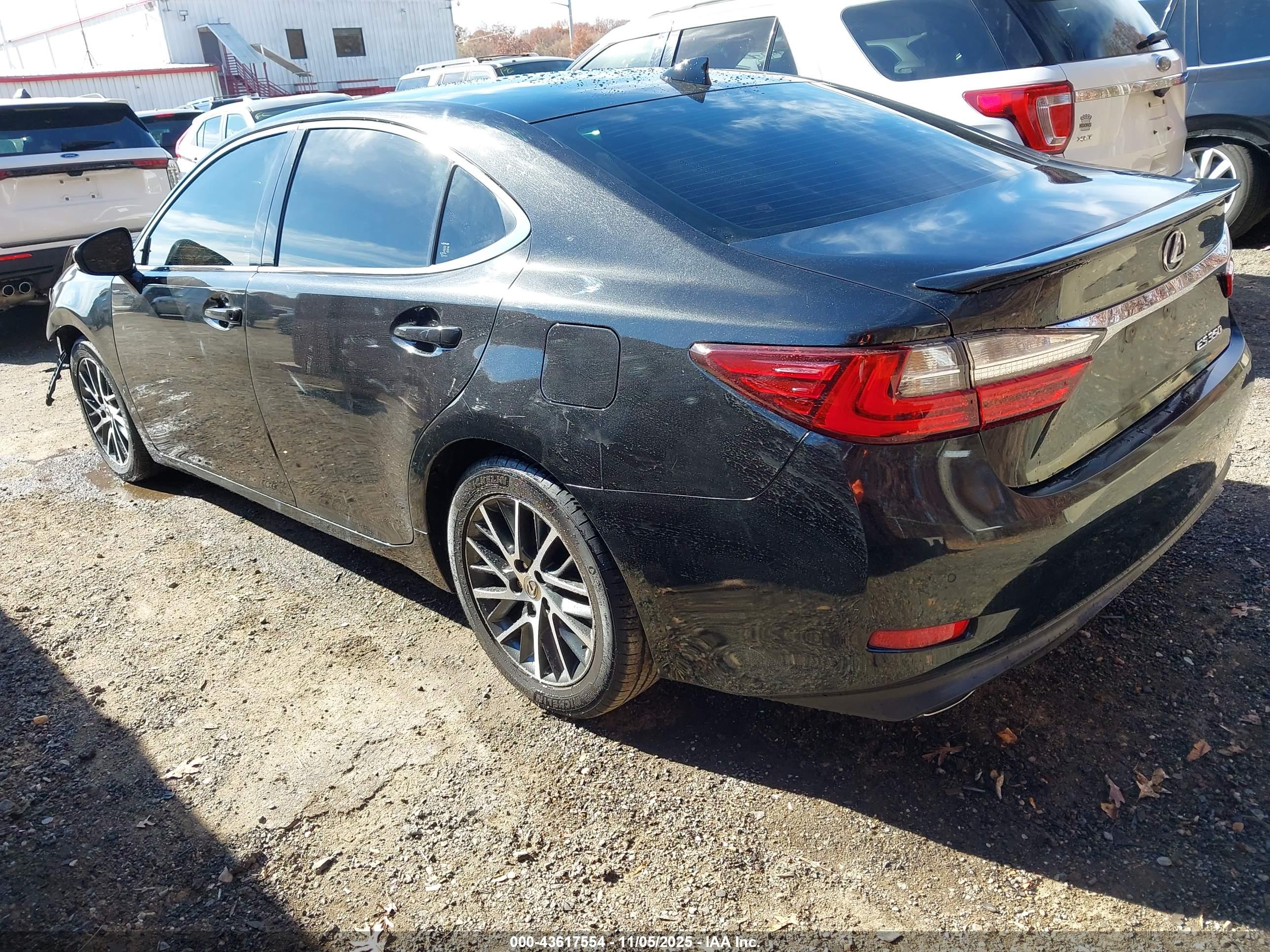 LEXUS ES image 3