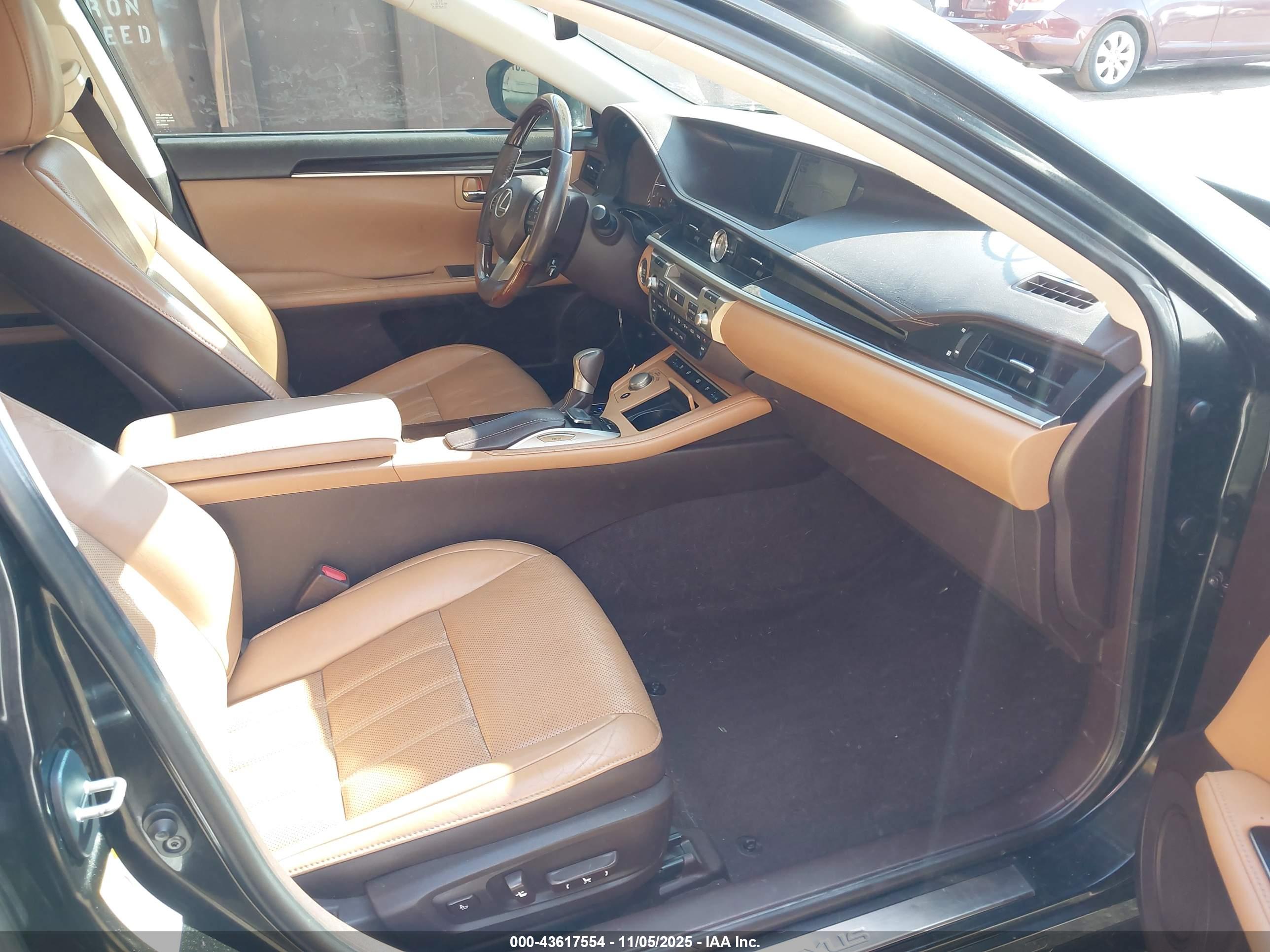 LEXUS ES image 5