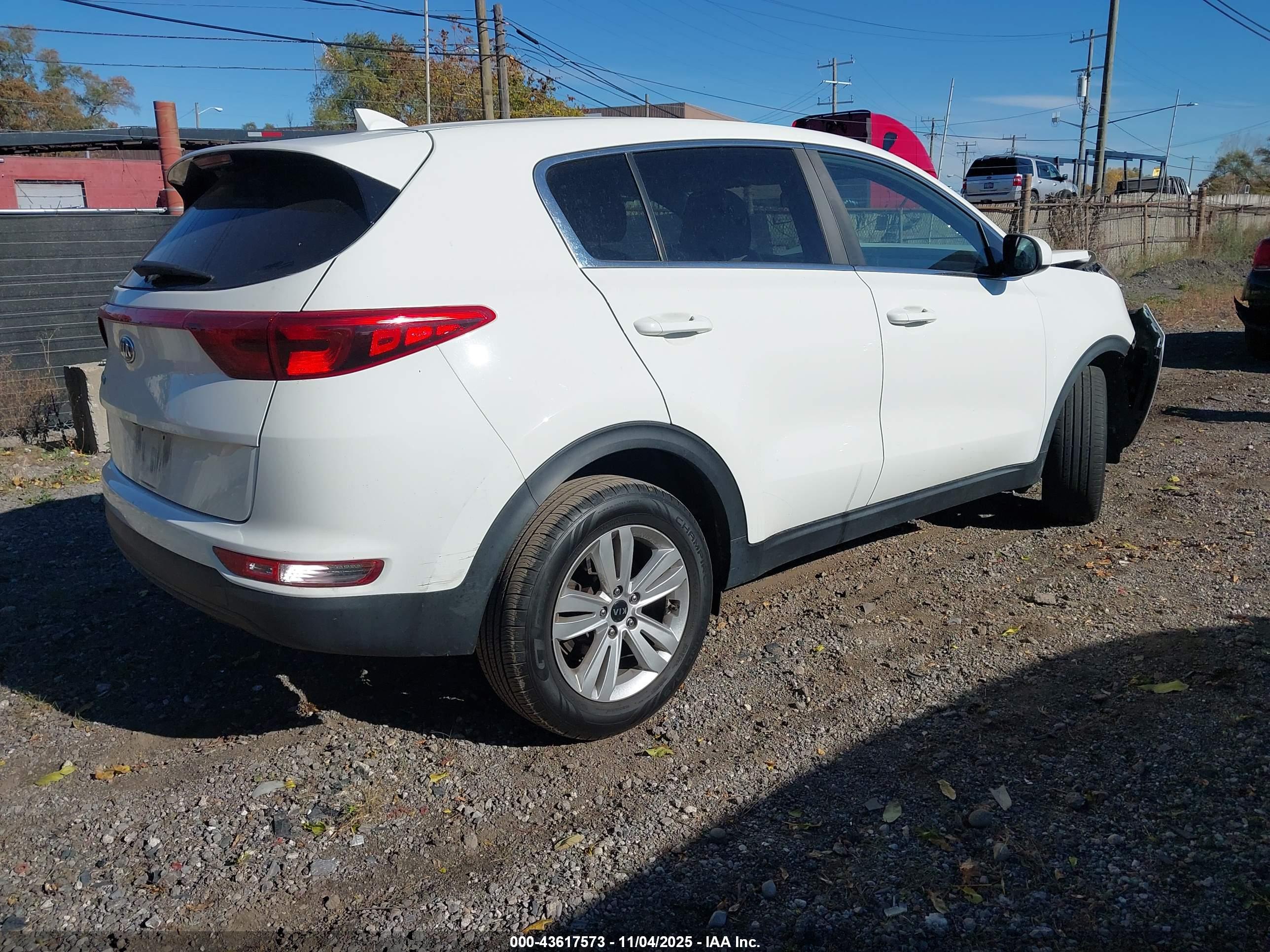 KIA SPORTAGE image 4