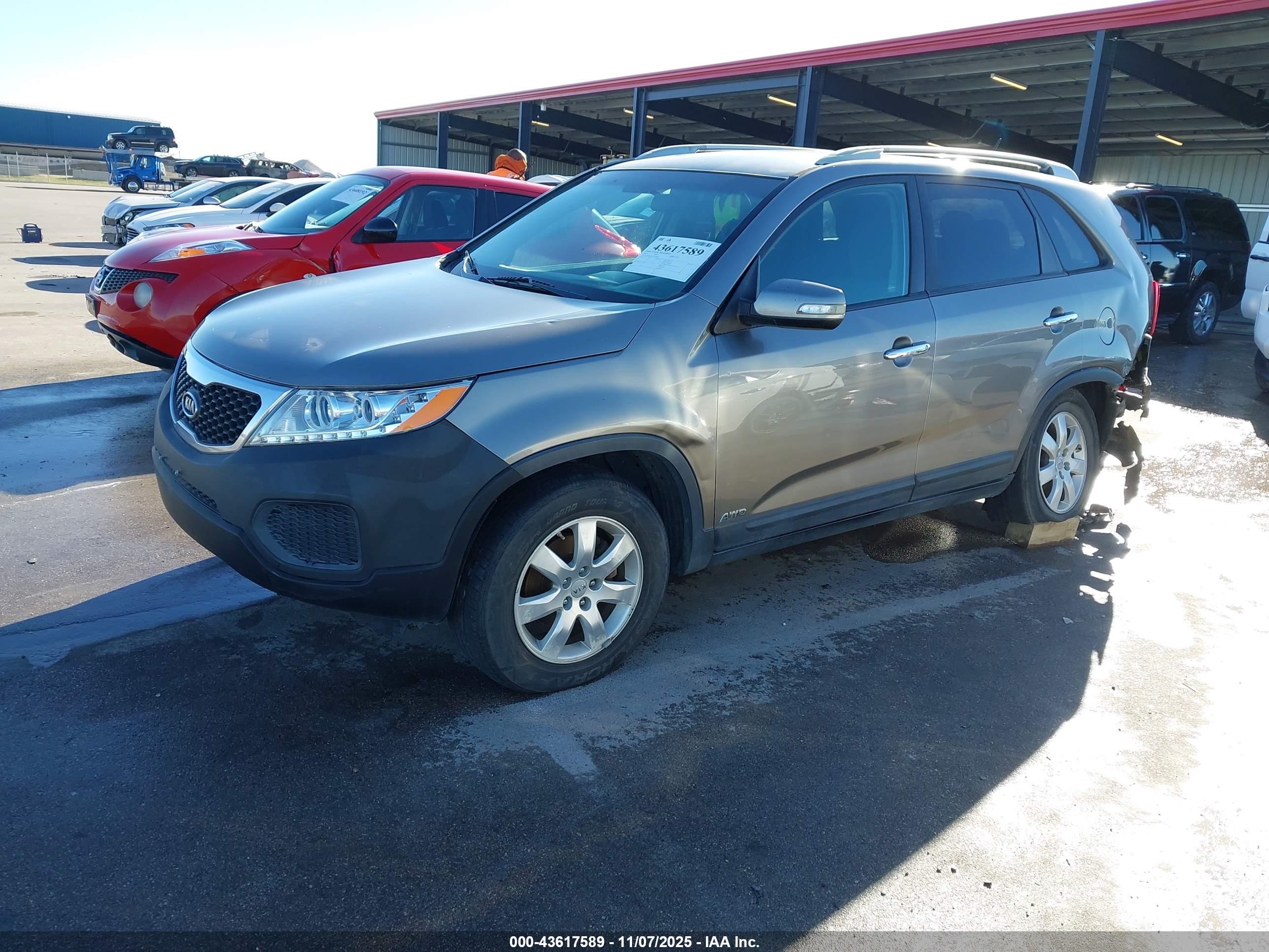 KIA SORENTO image 2