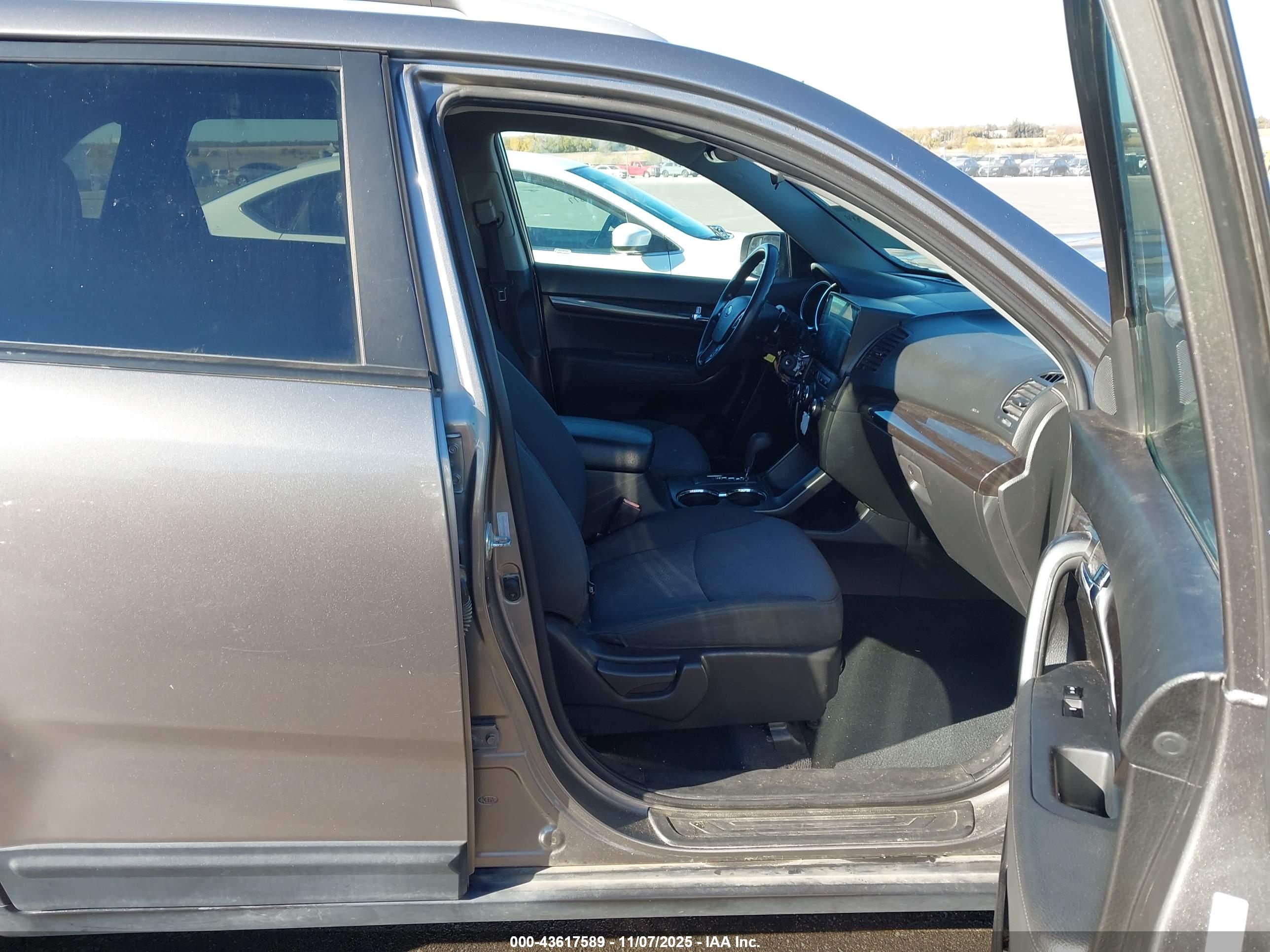 KIA SORENTO image 5