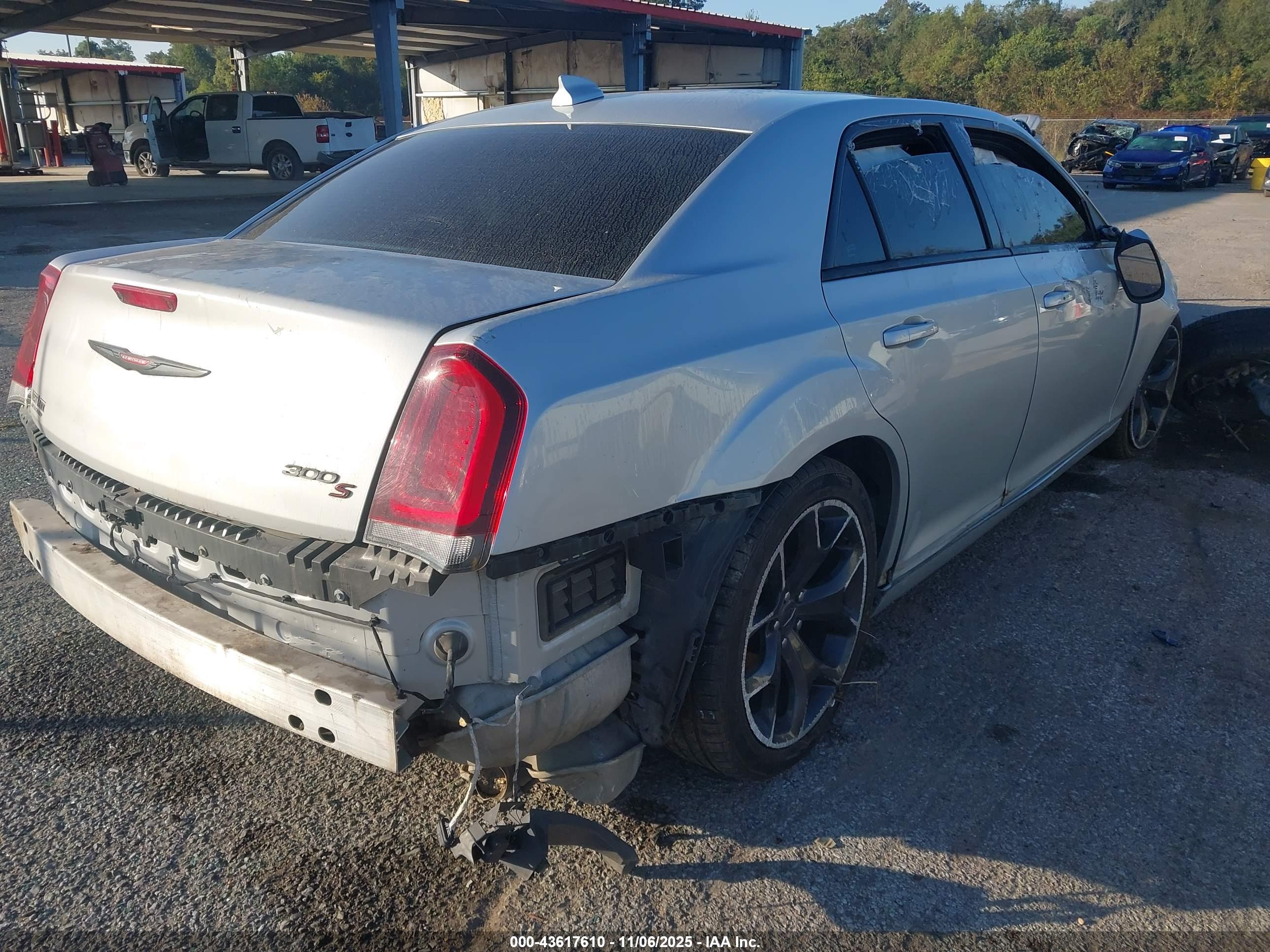 CHRYSLER 300 image 4