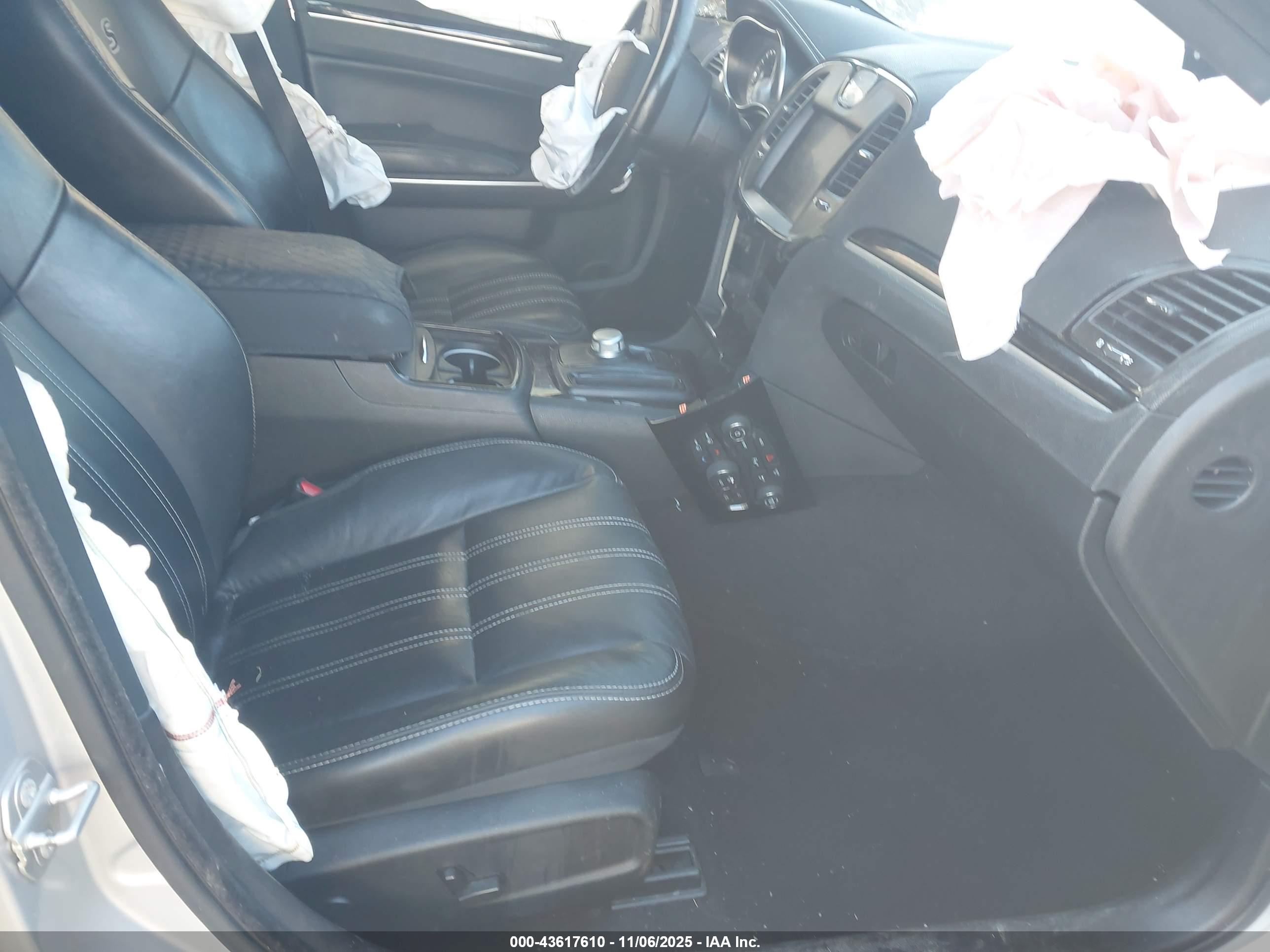 CHRYSLER 300 image 5