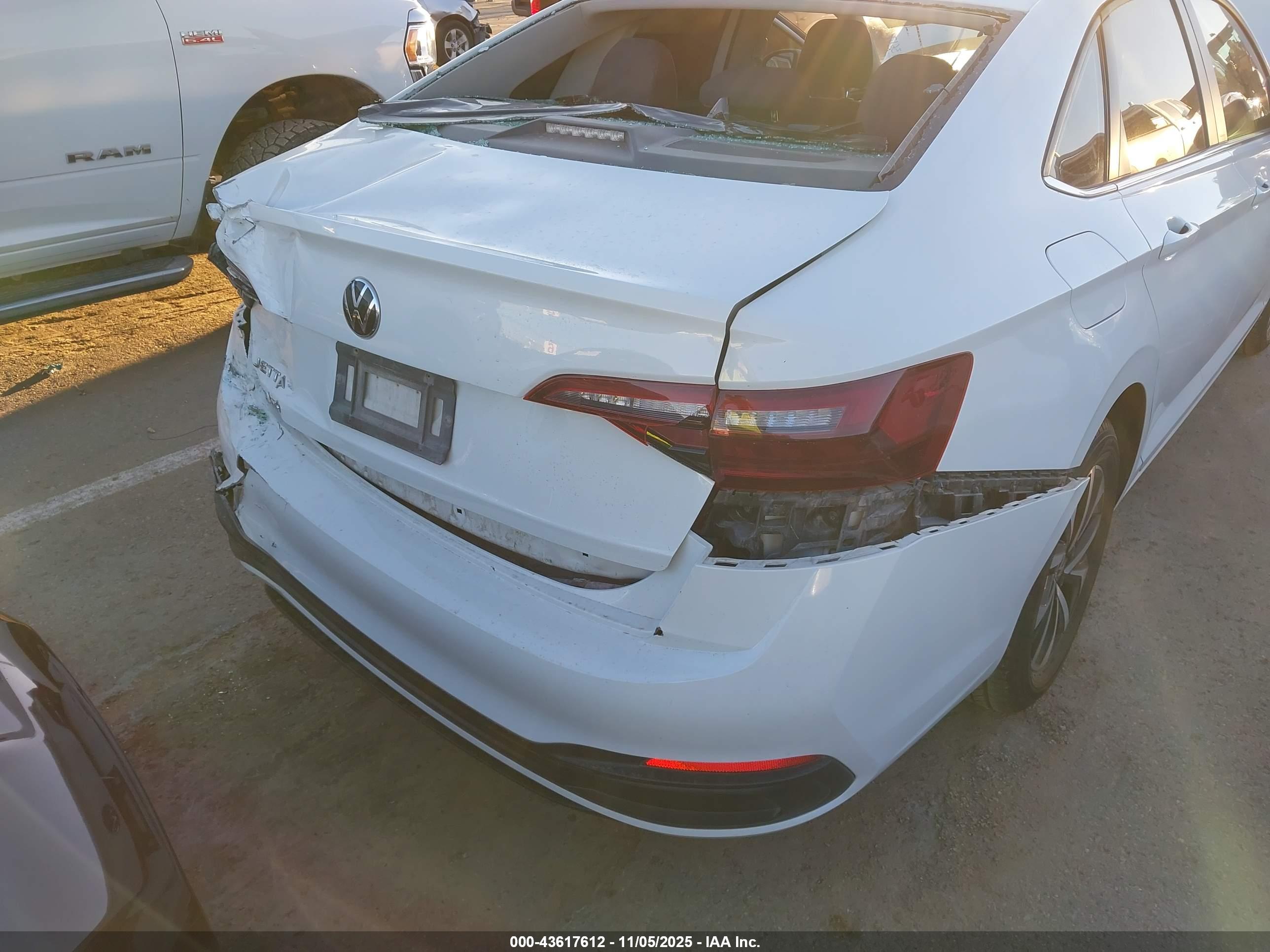 VOLKSWAGEN JETTA image 6