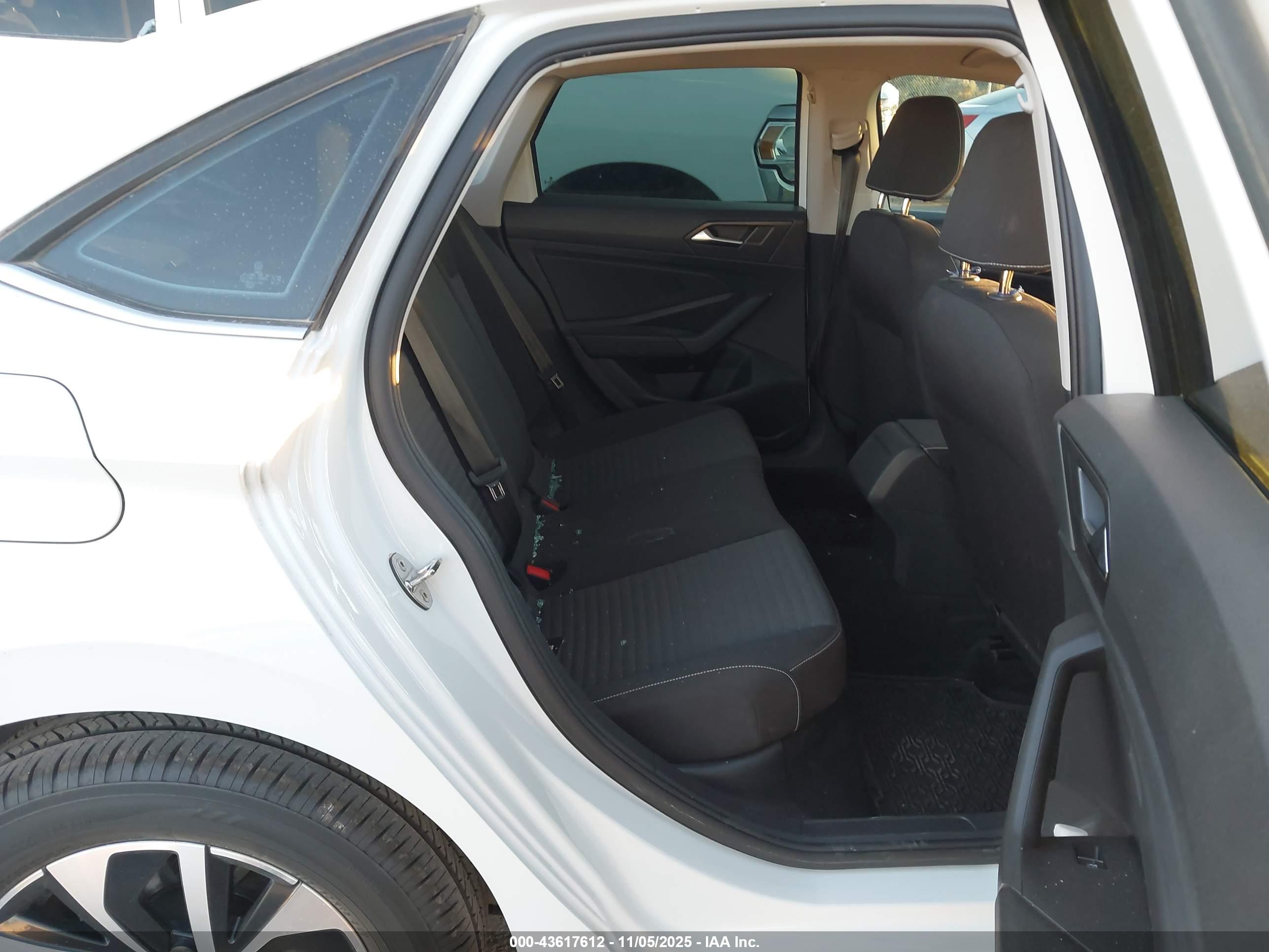 VOLKSWAGEN JETTA image 8
