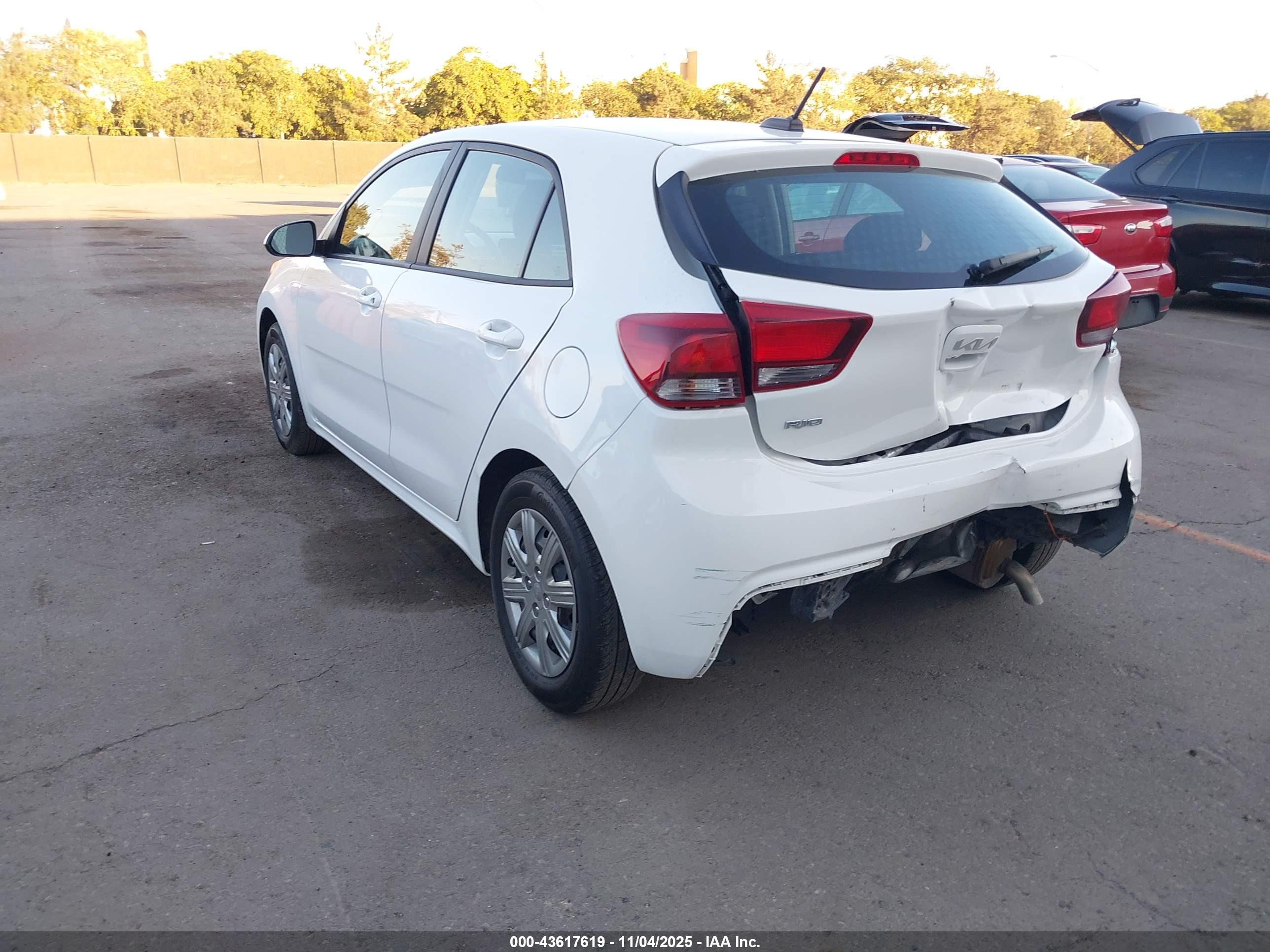 KIA RIO image 3