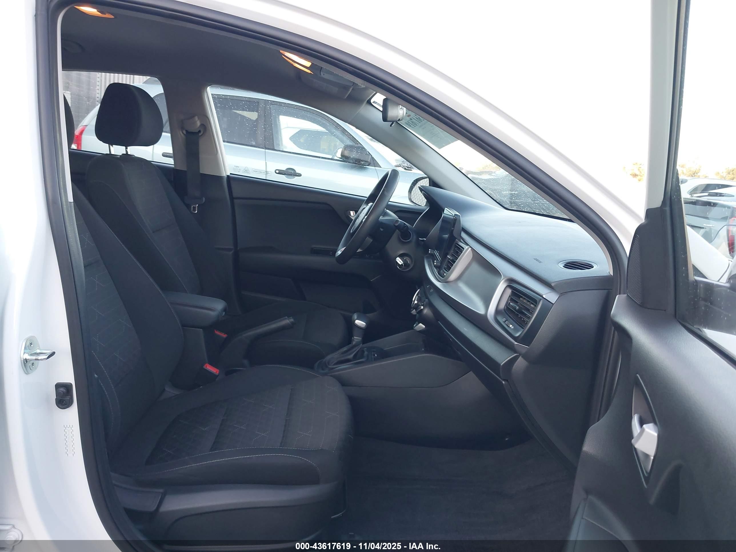 KIA RIO image 5
