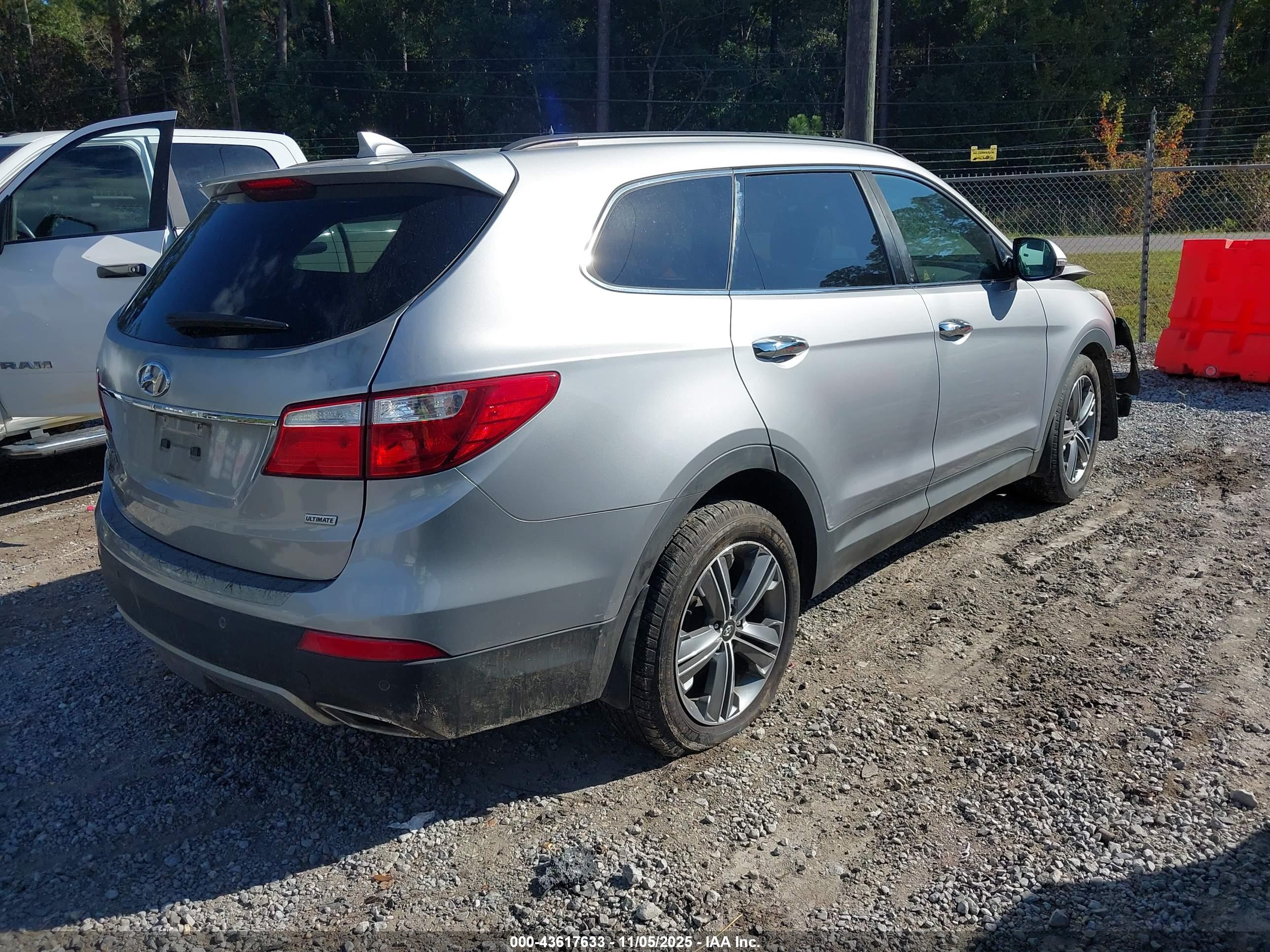 HYUNDAI SANTA image 4