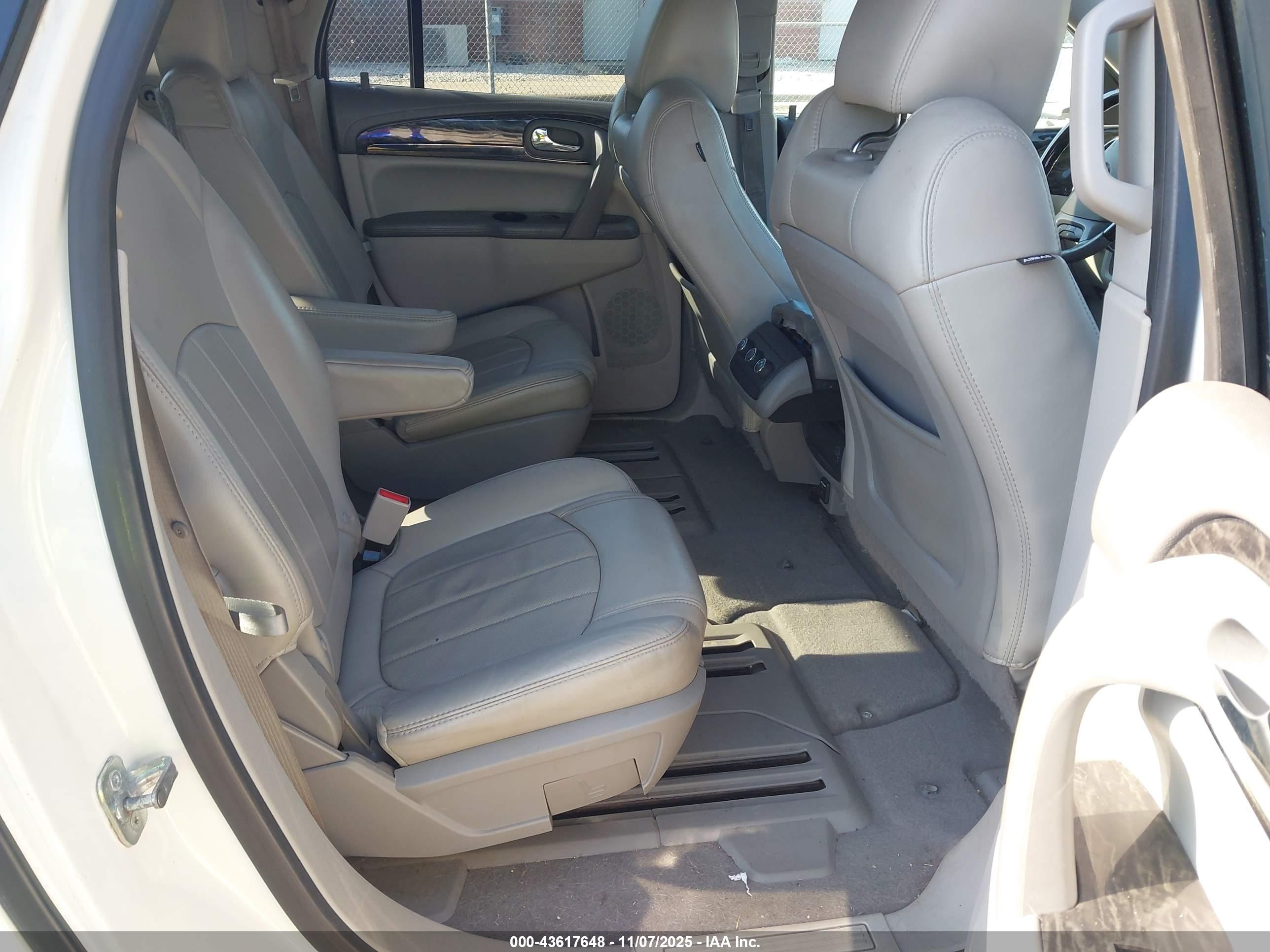 BUICK ENCLAVE image 8