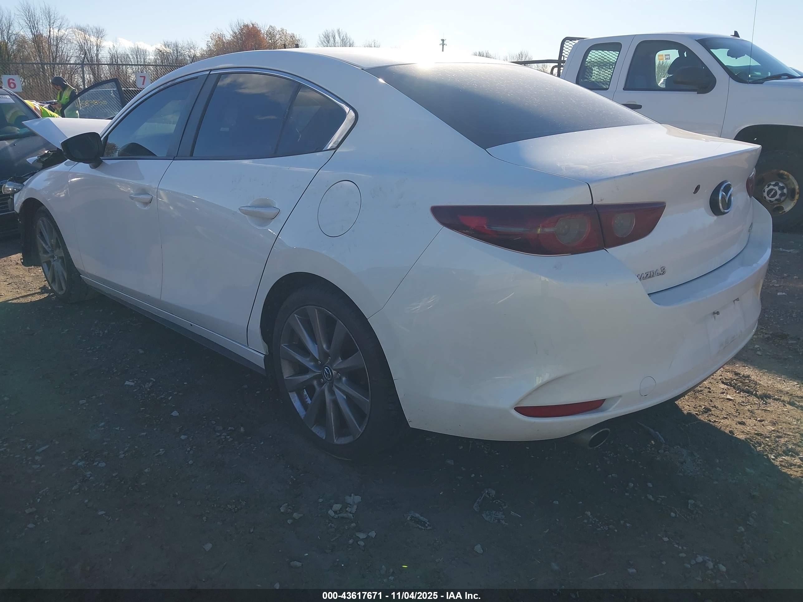 MAZDA MAZDA3 image 3
