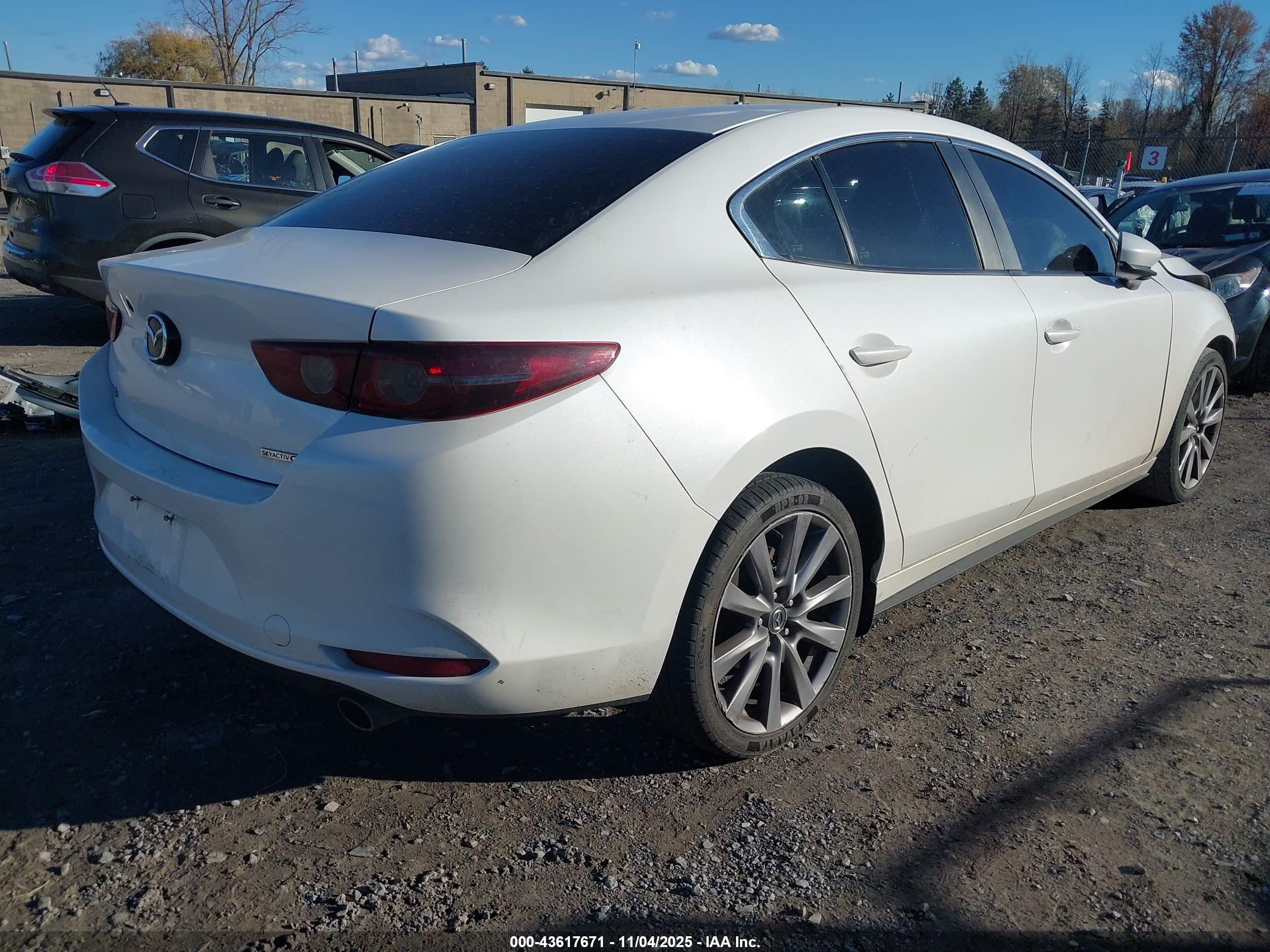MAZDA MAZDA3 image 4