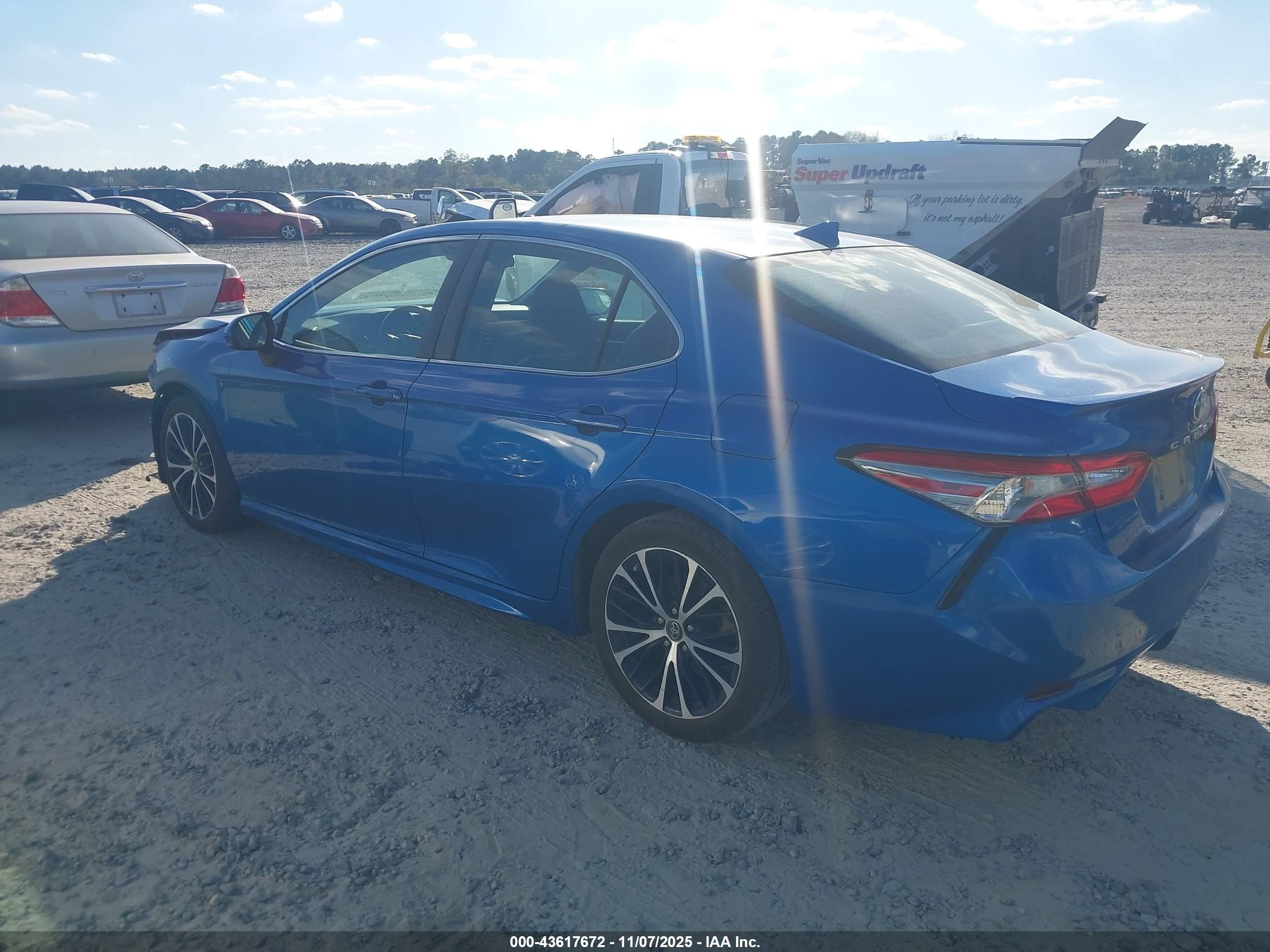 TOYOTA CAMRY image 3