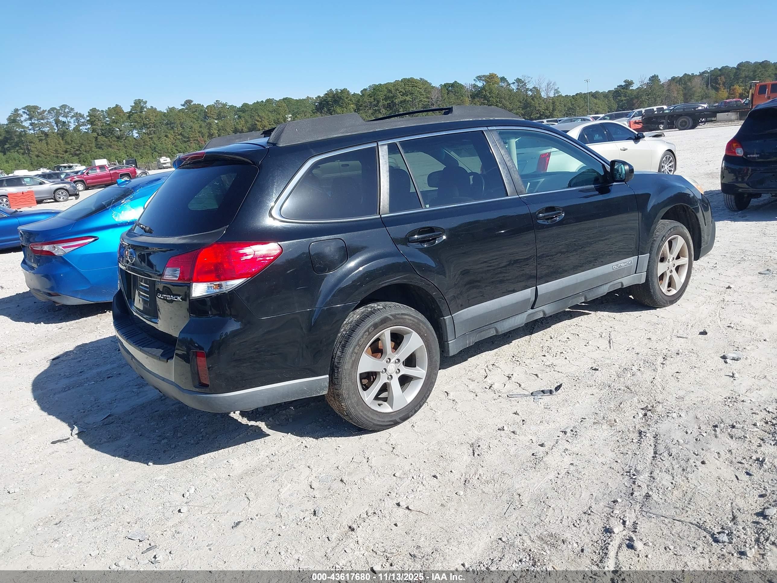 SUBARU OUTBACK image 4