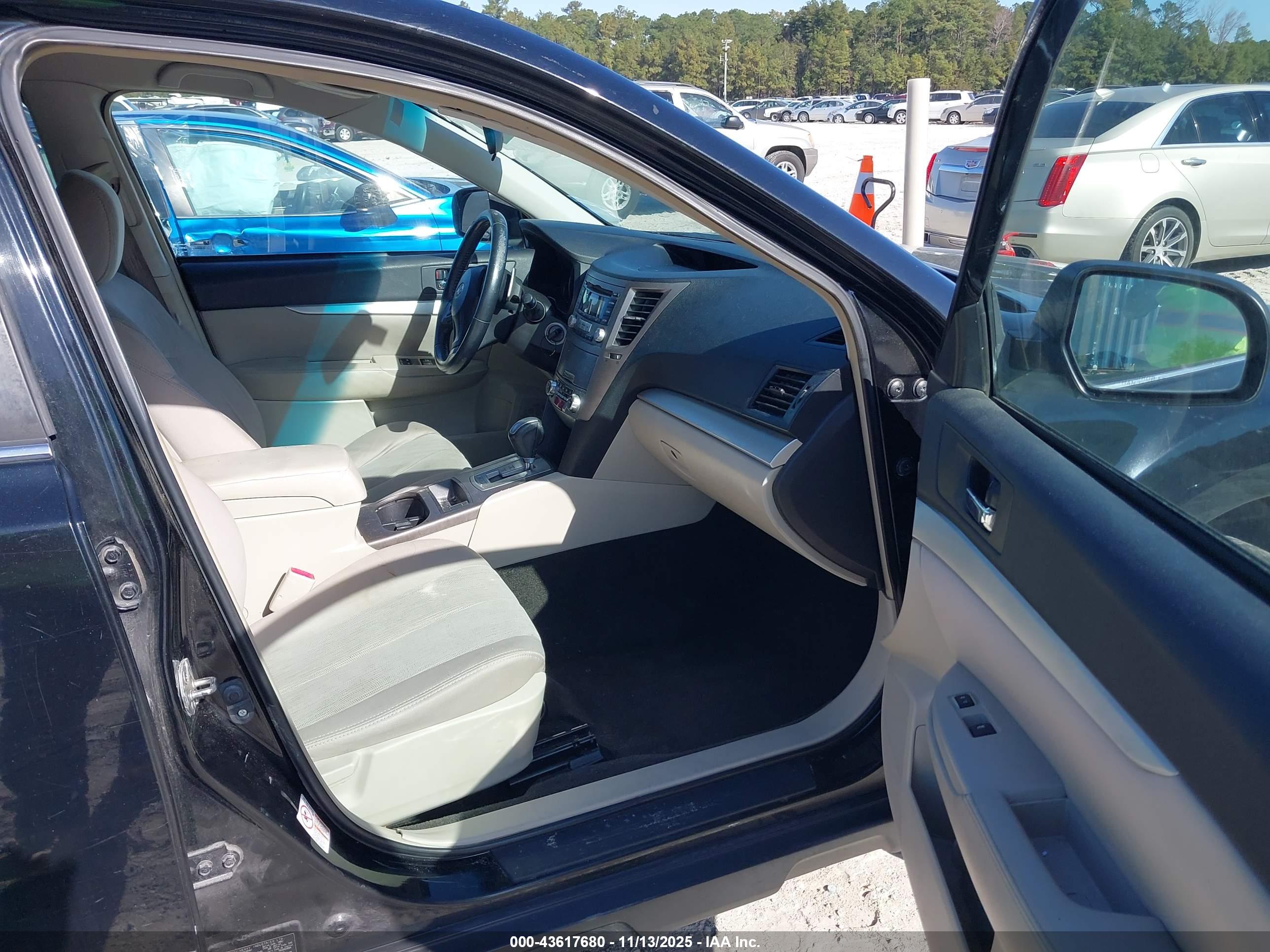 SUBARU OUTBACK image 5