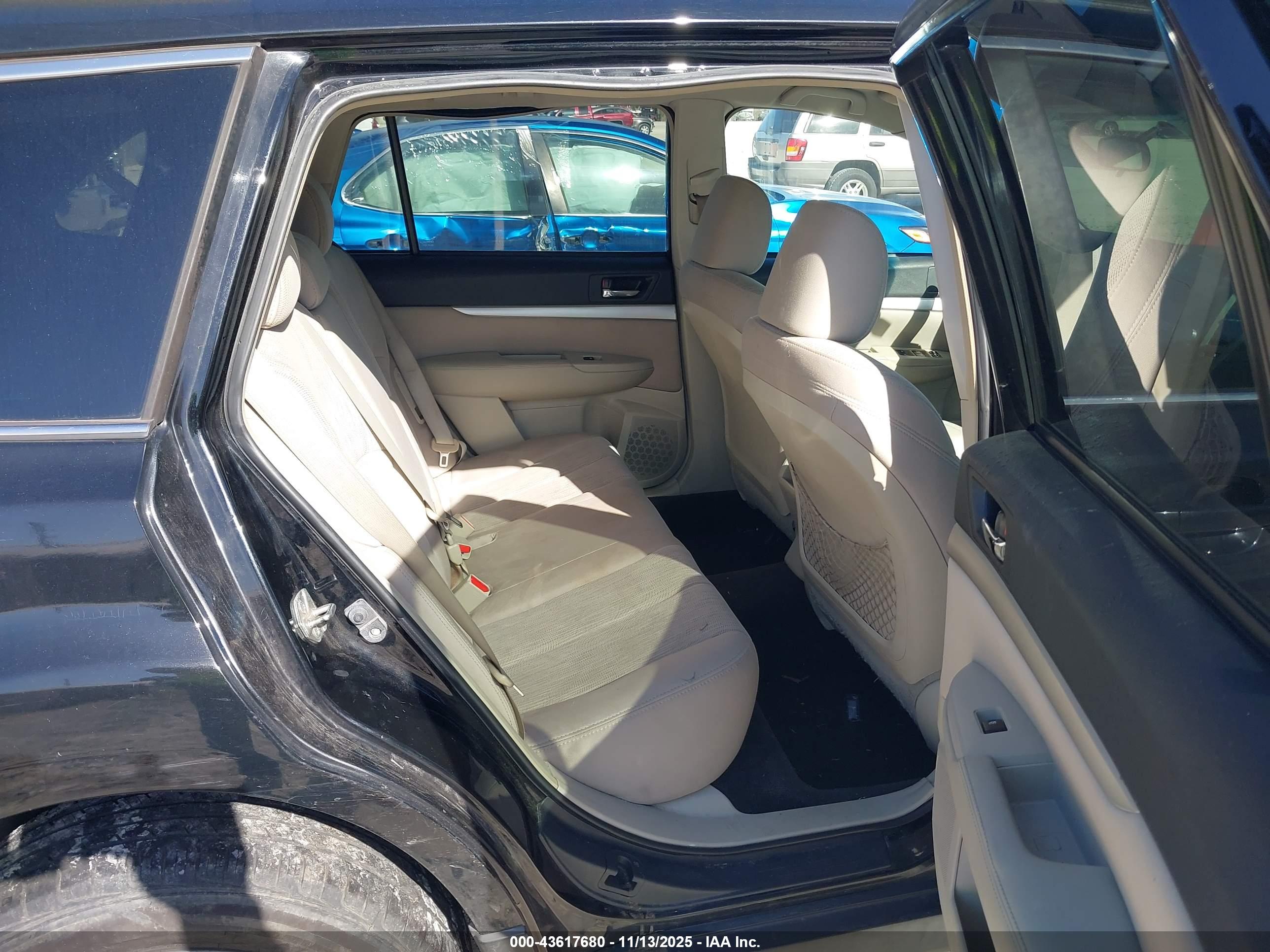 SUBARU OUTBACK image 8