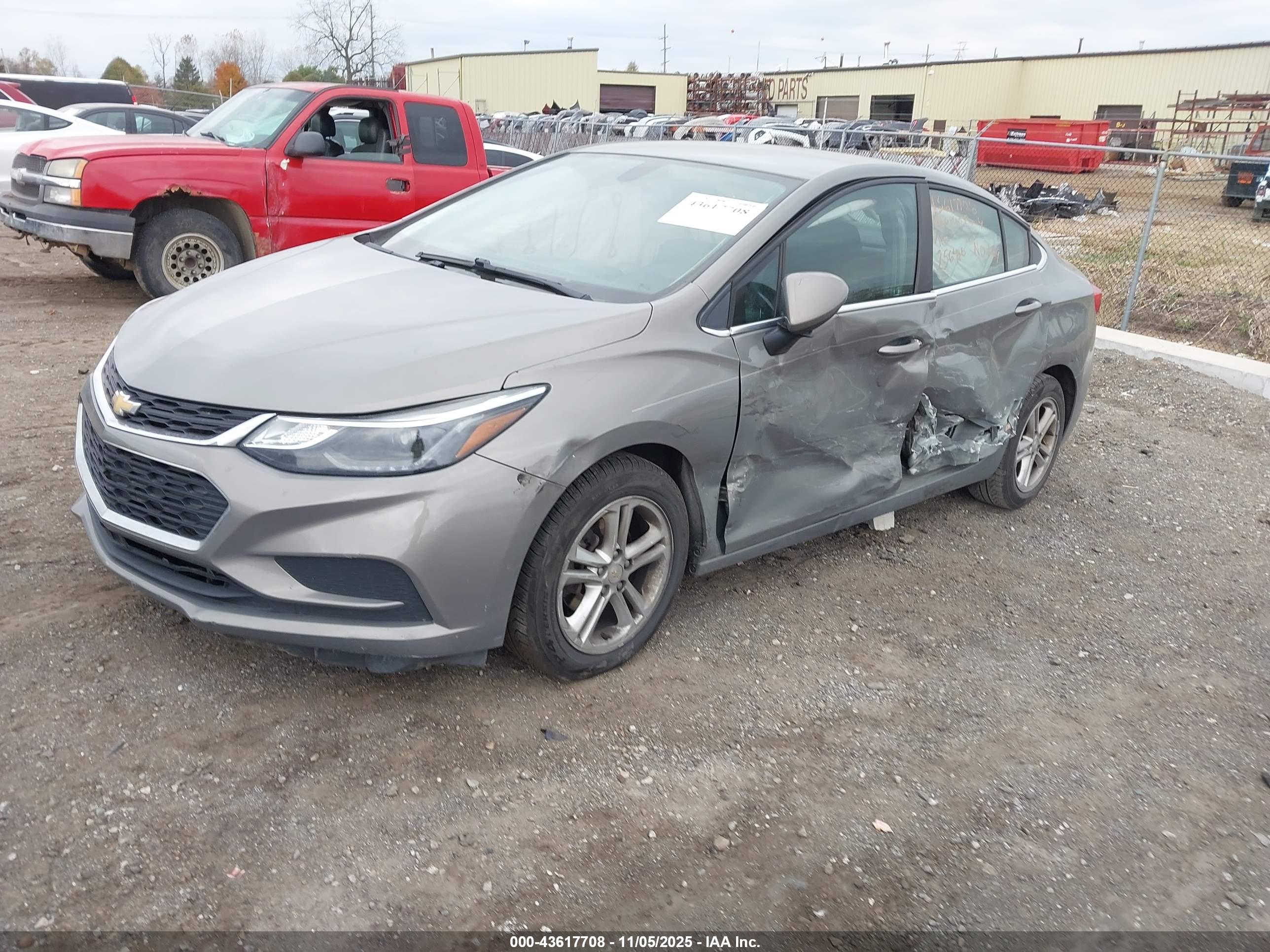 CHEVROLET CRUZE image 2