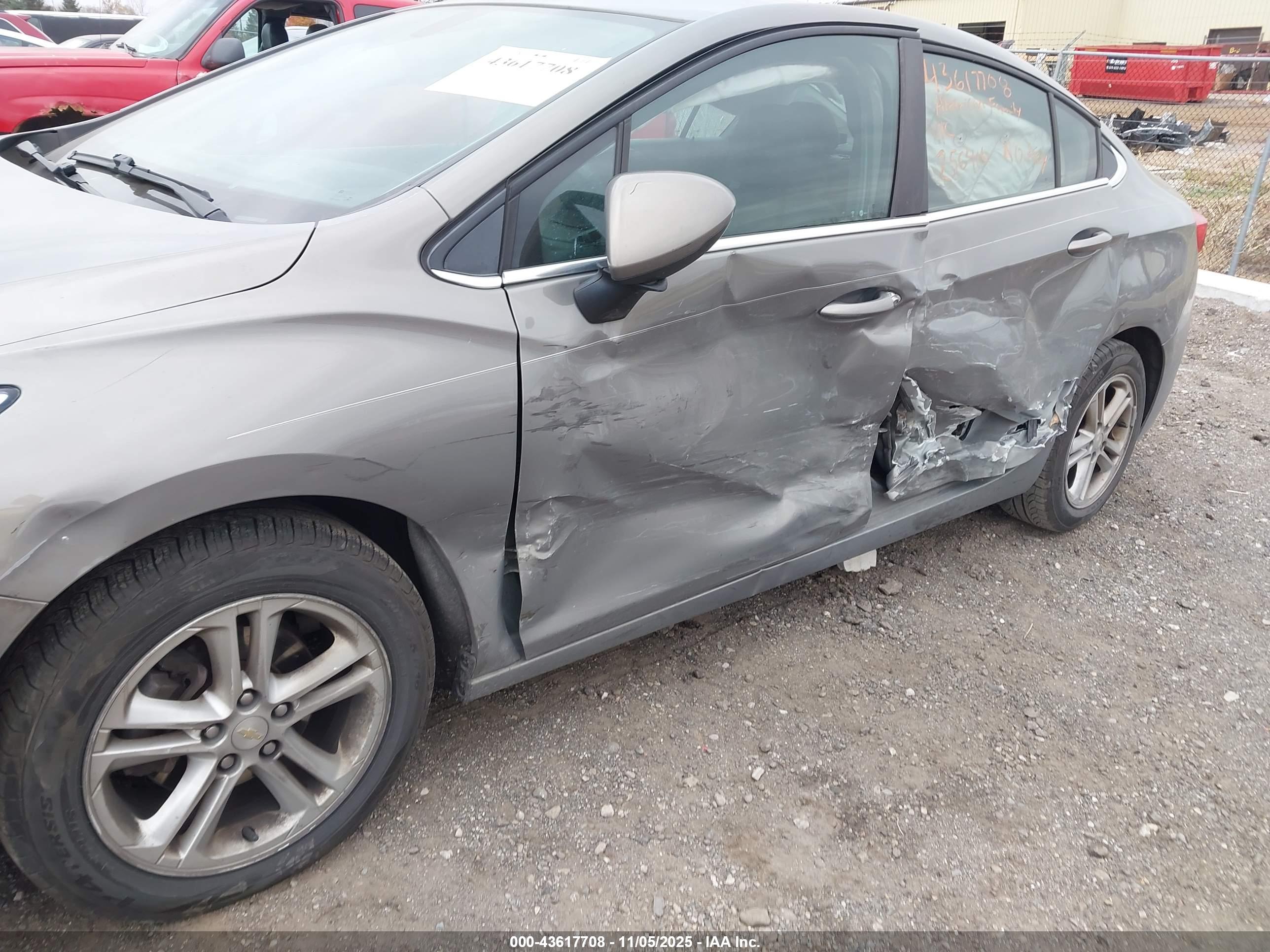CHEVROLET CRUZE image 6