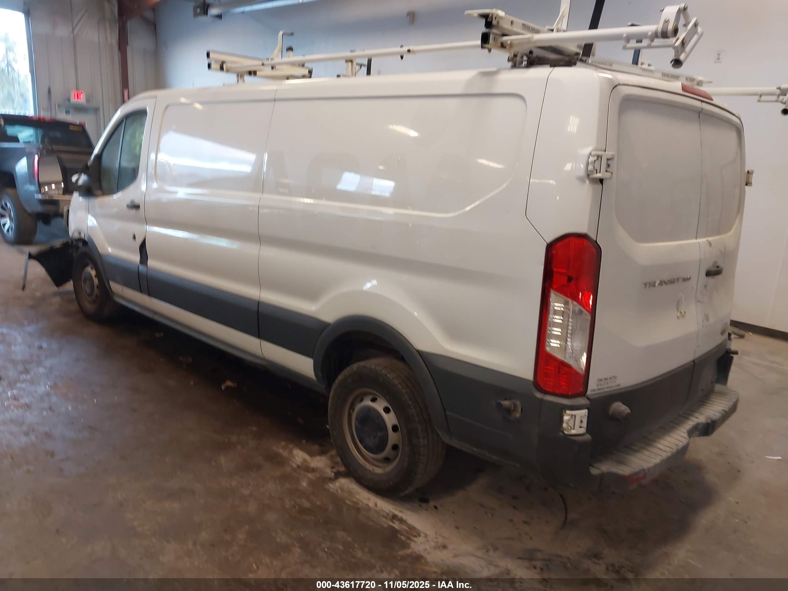 FORD TRANSIT-350 image 3