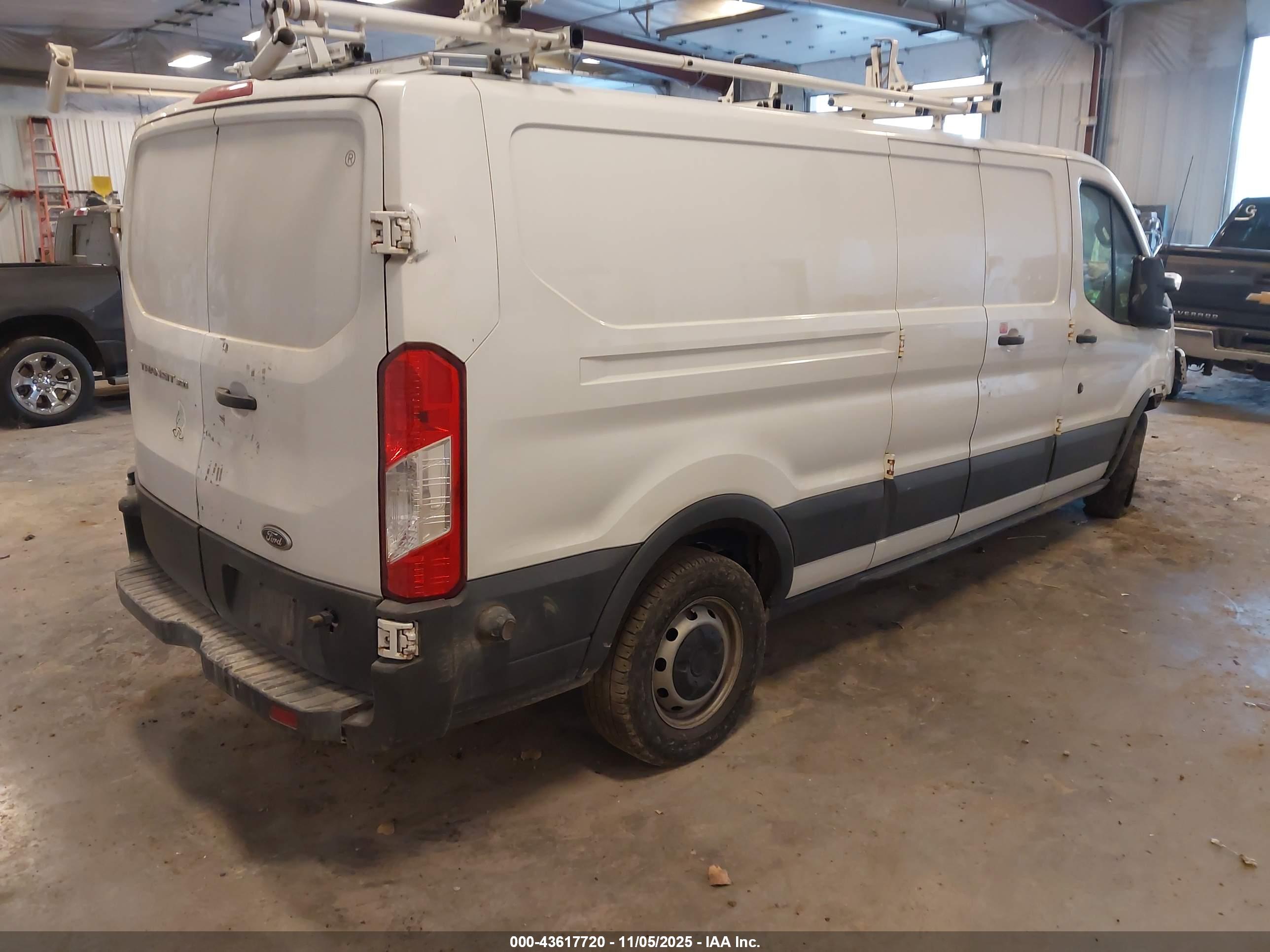 FORD TRANSIT-350 image 4