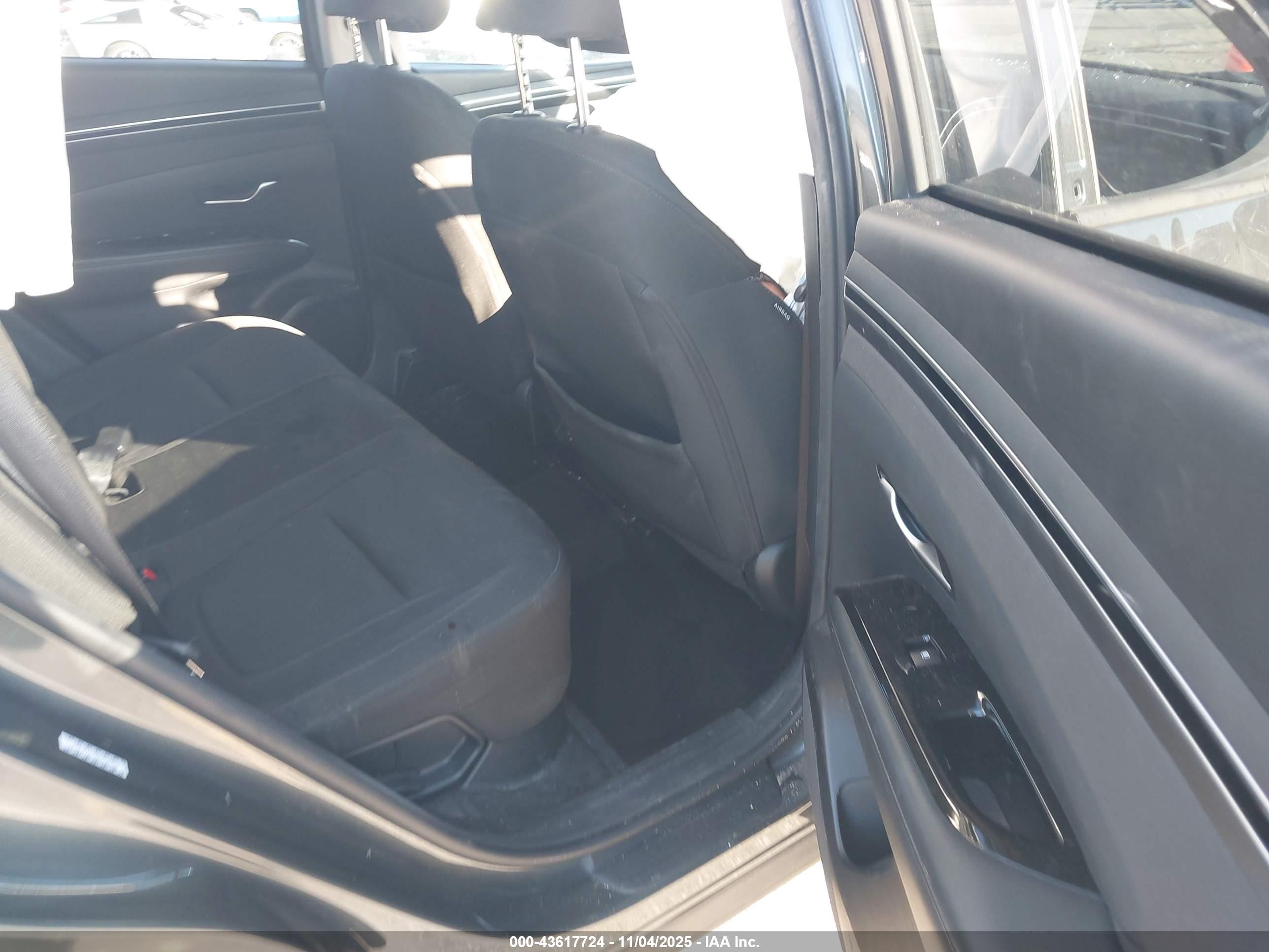 HYUNDAI TUCSON image 8