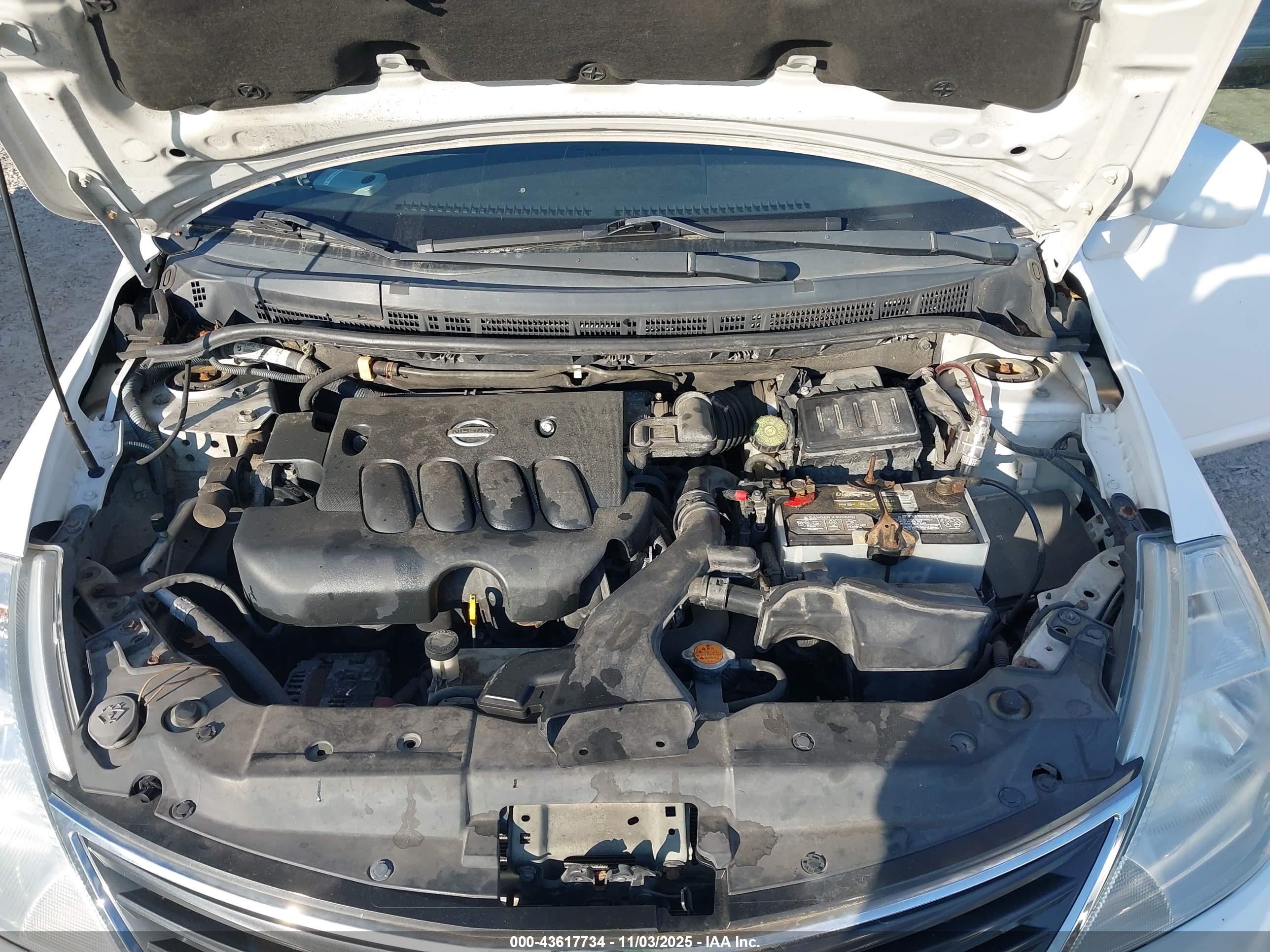 NISSAN VERSA image 10