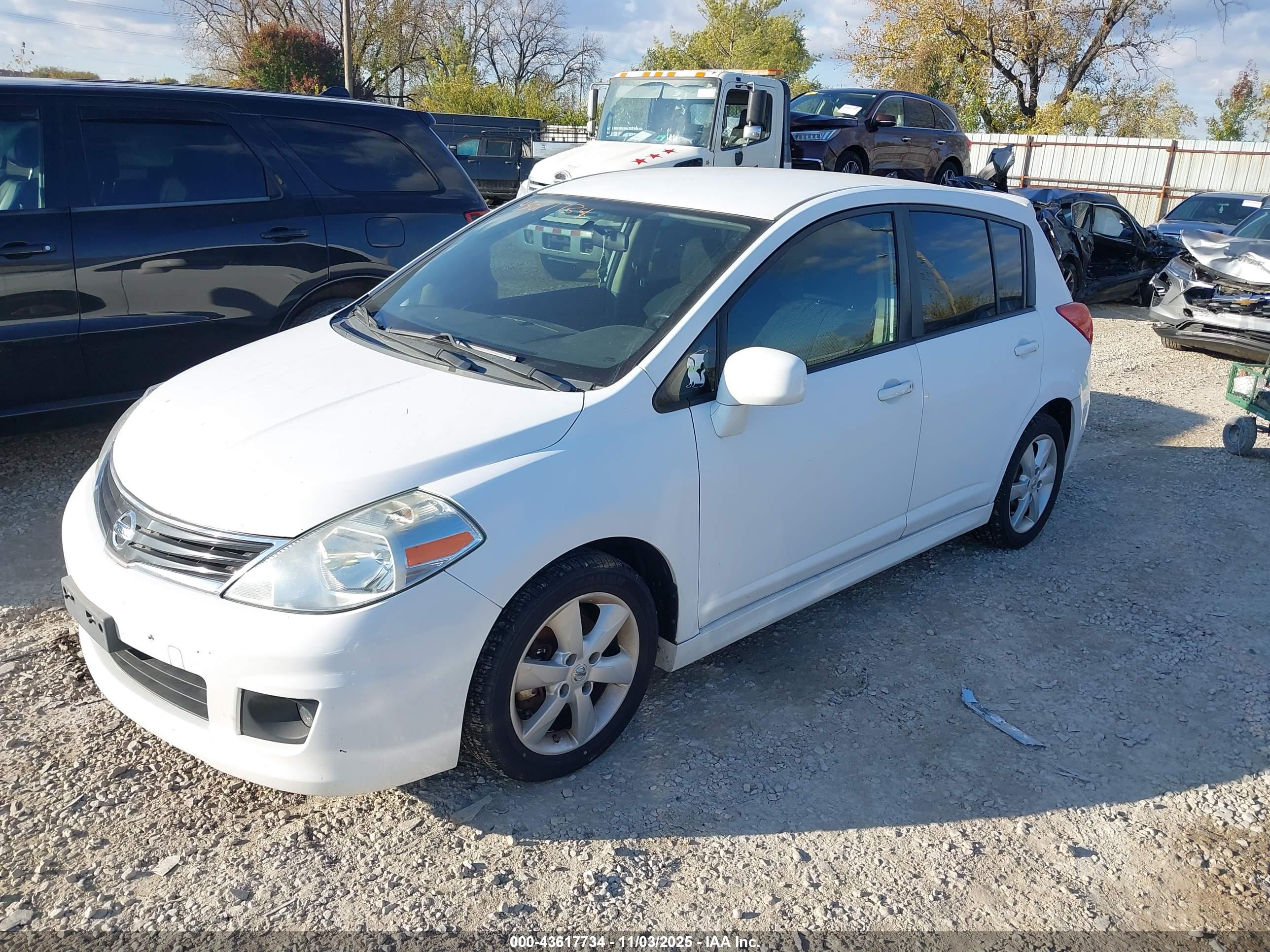 NISSAN VERSA image 2