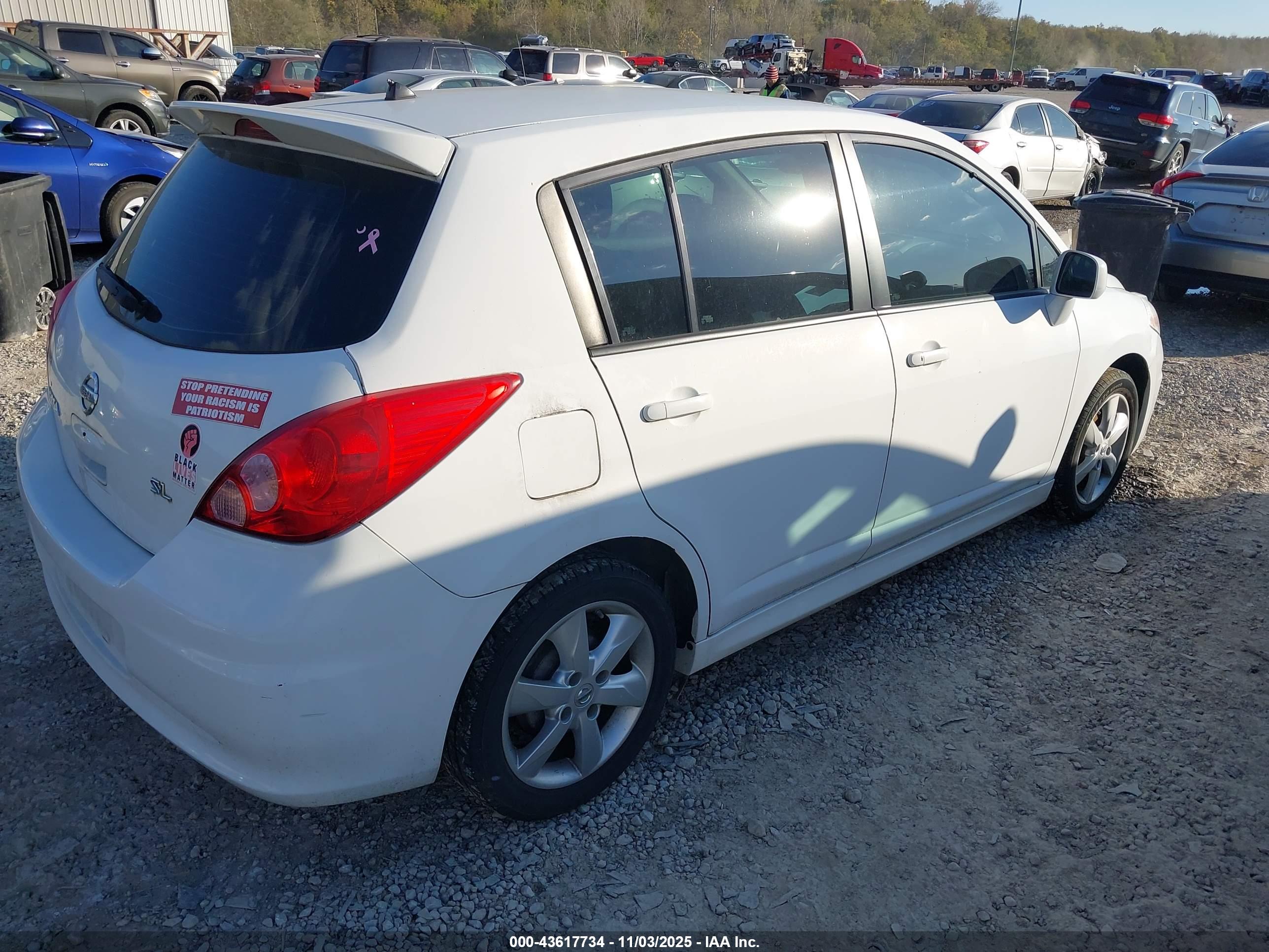NISSAN VERSA image 4