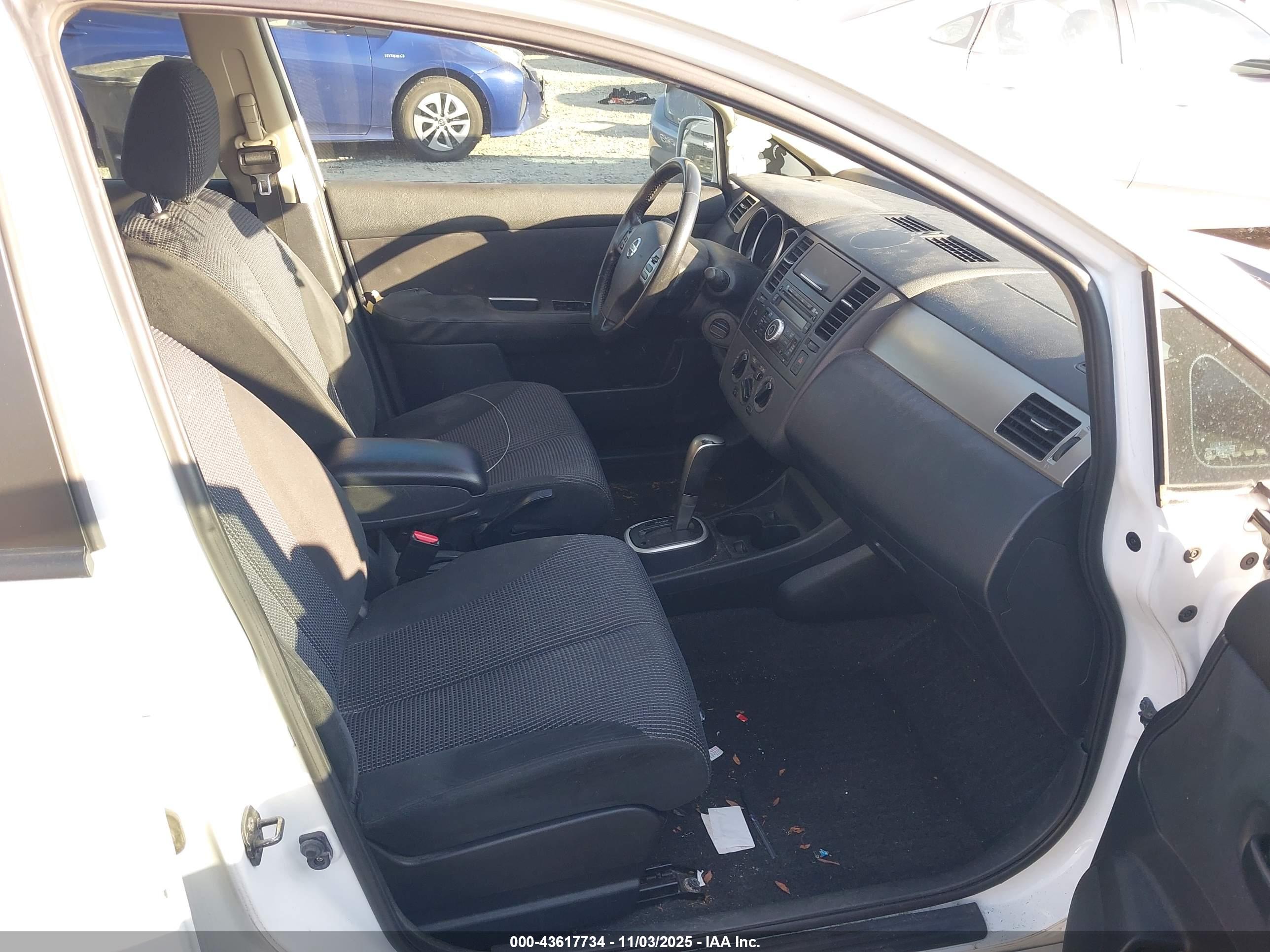NISSAN VERSA image 5