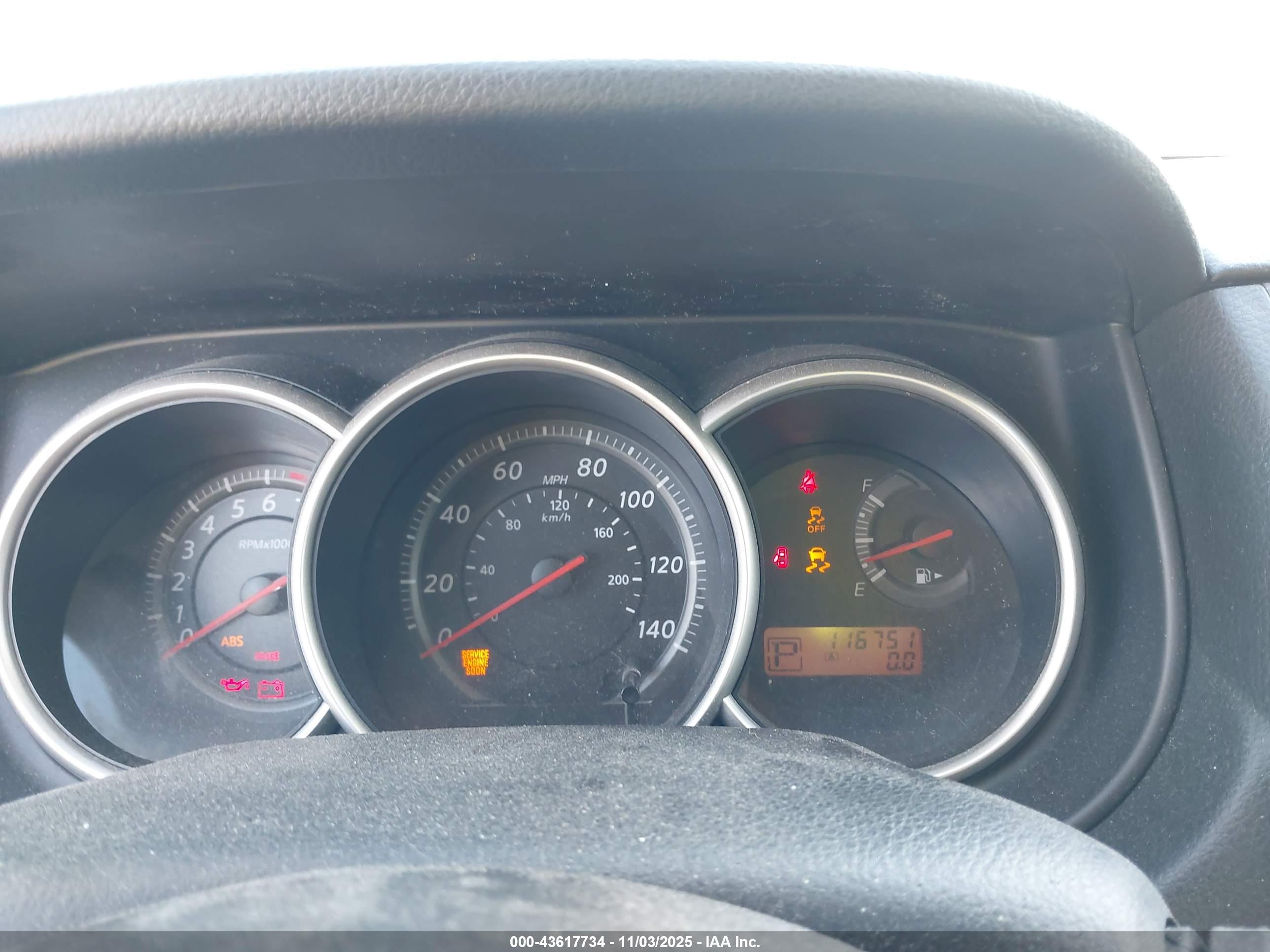 NISSAN VERSA image 7
