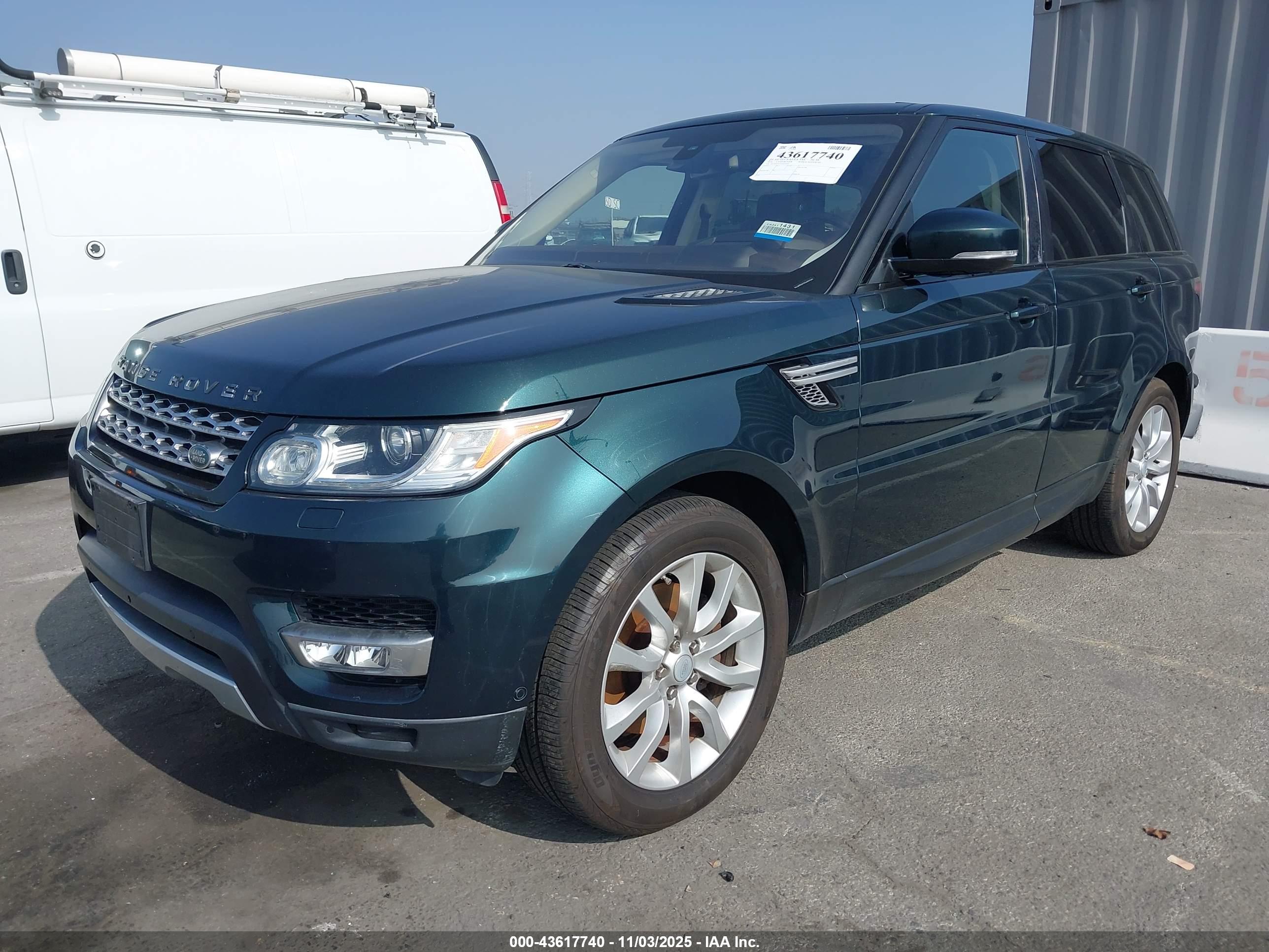 LAND ROVER image 2