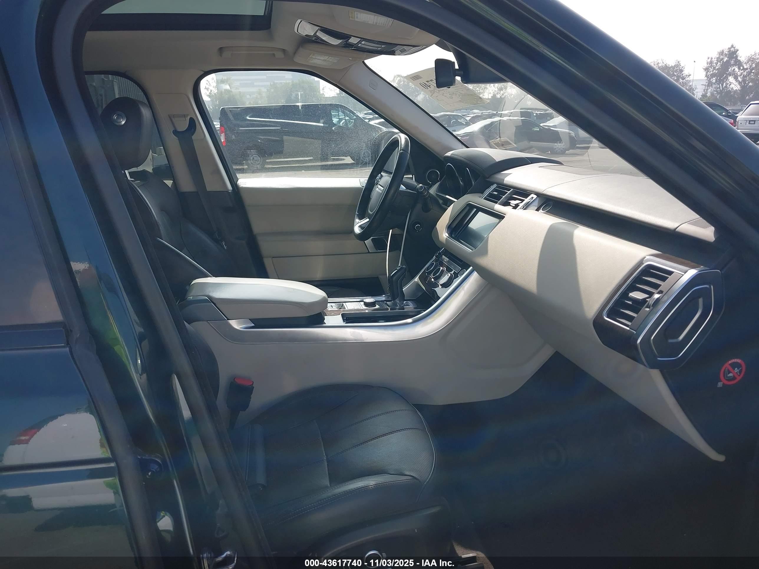 LAND ROVER image 5