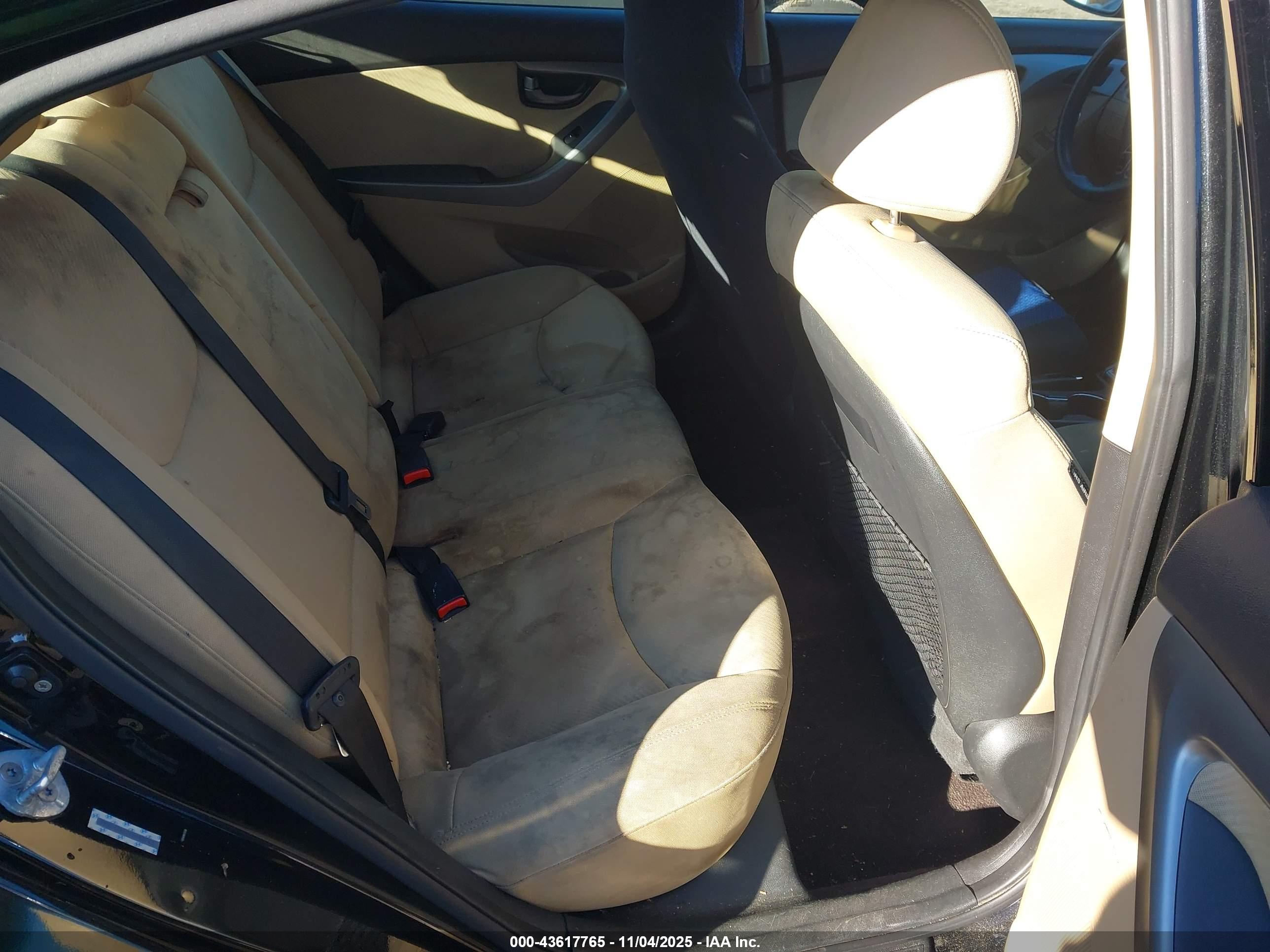 HYUNDAI ELANTRA image 8