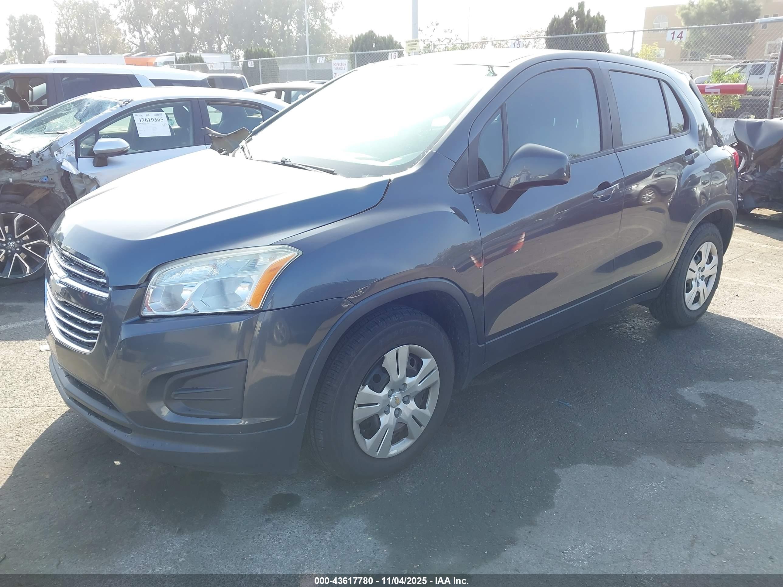 CHEVROLET TRAX image 2