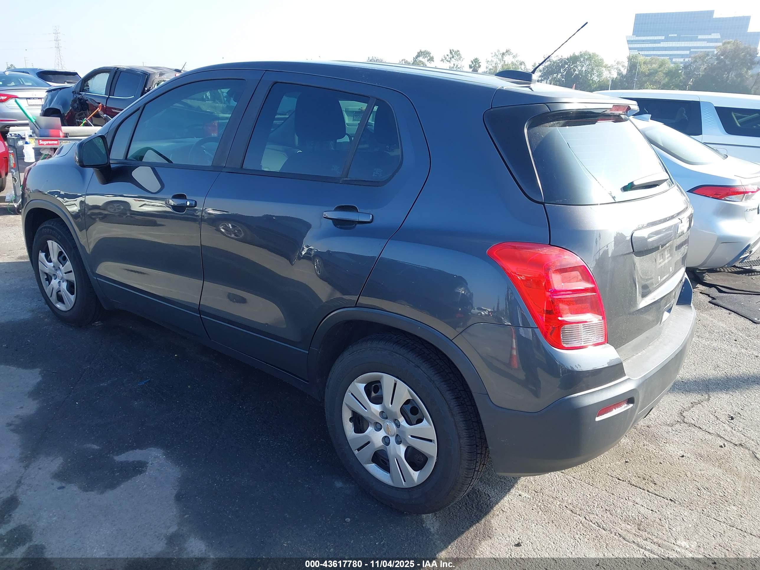 CHEVROLET TRAX image 3