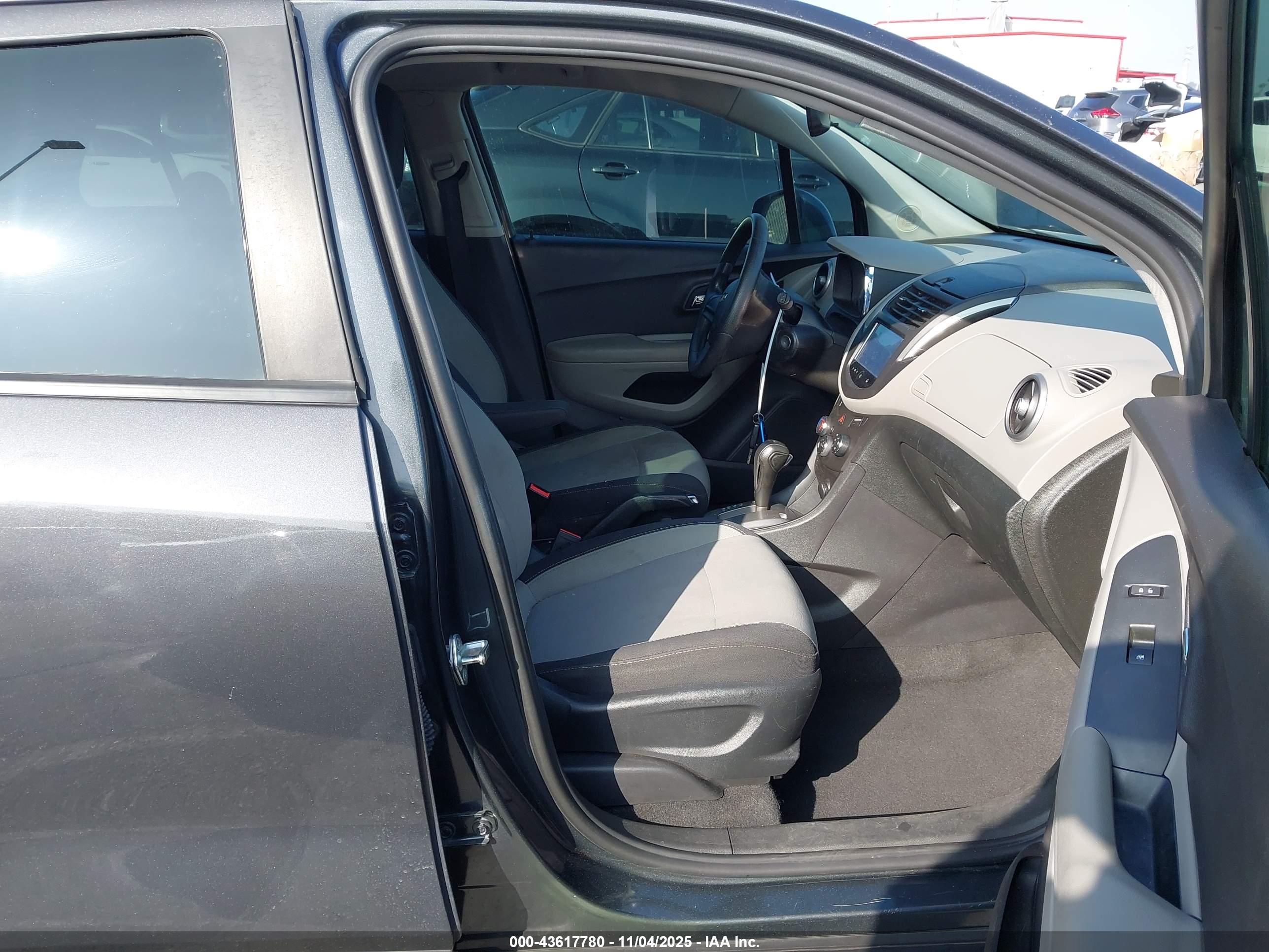 CHEVROLET TRAX image 5