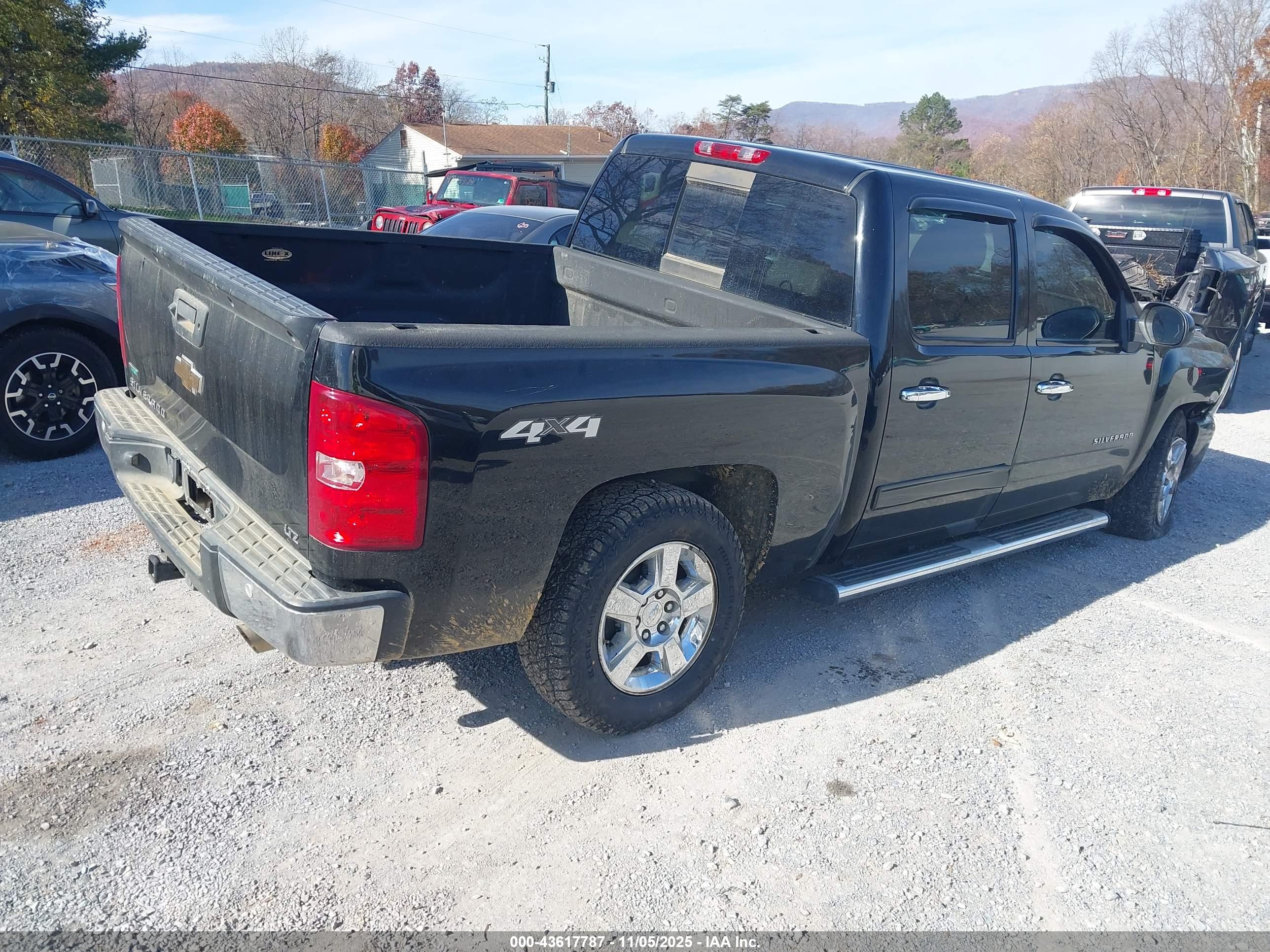 CHEVROLET SILVERADO image 4