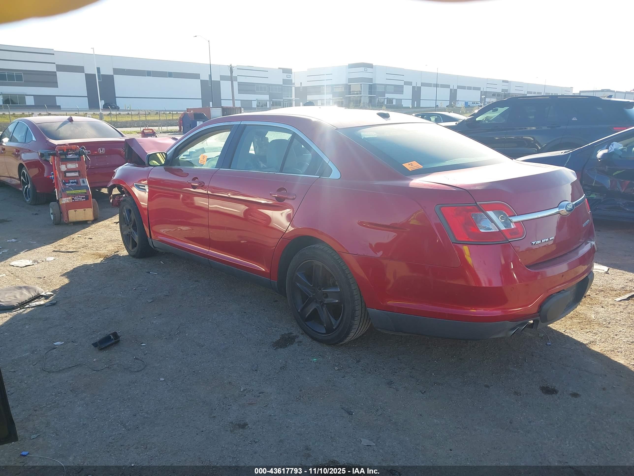 FORD TAURUS image 3