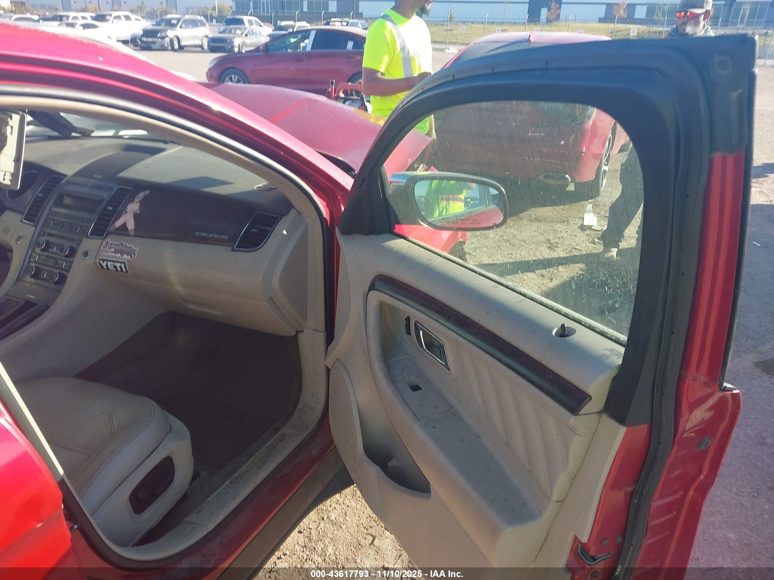 FORD TAURUS image 5