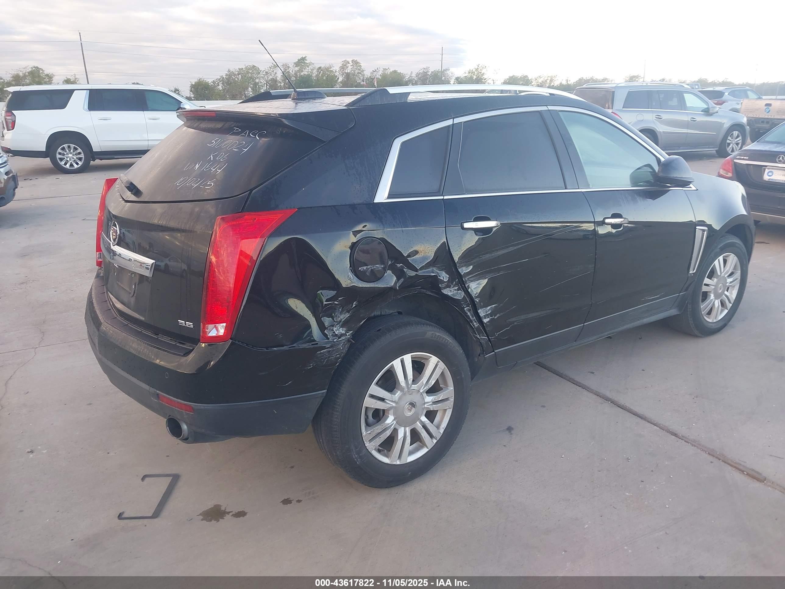 CADILLAC SRX image 4
