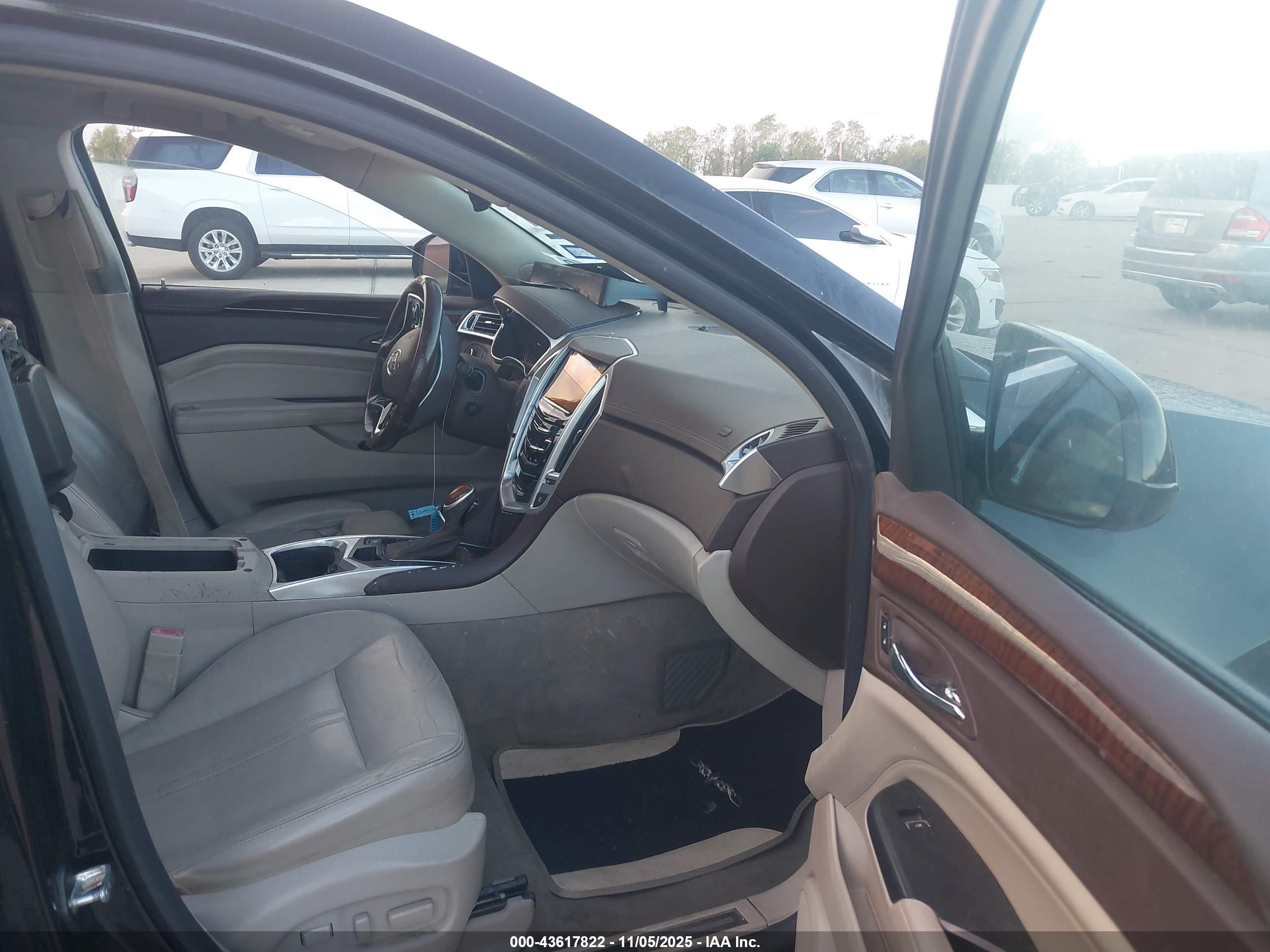 CADILLAC SRX image 5