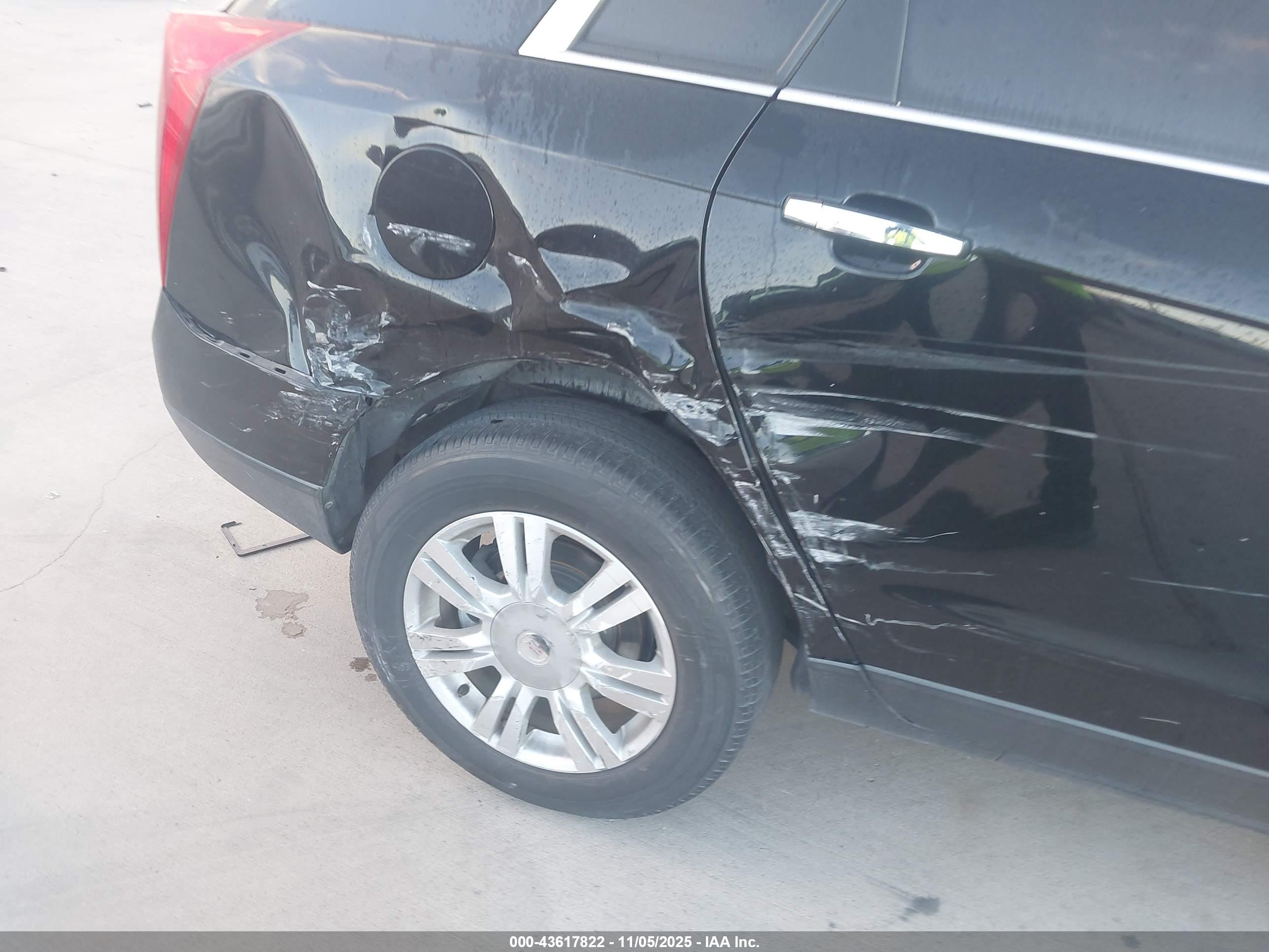 CADILLAC SRX image 6