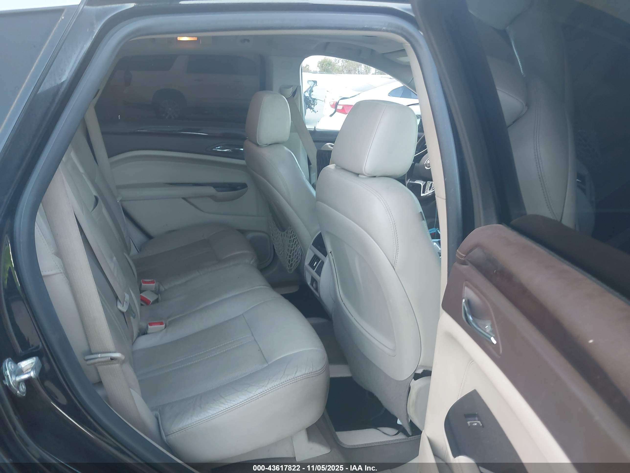 CADILLAC SRX image 8