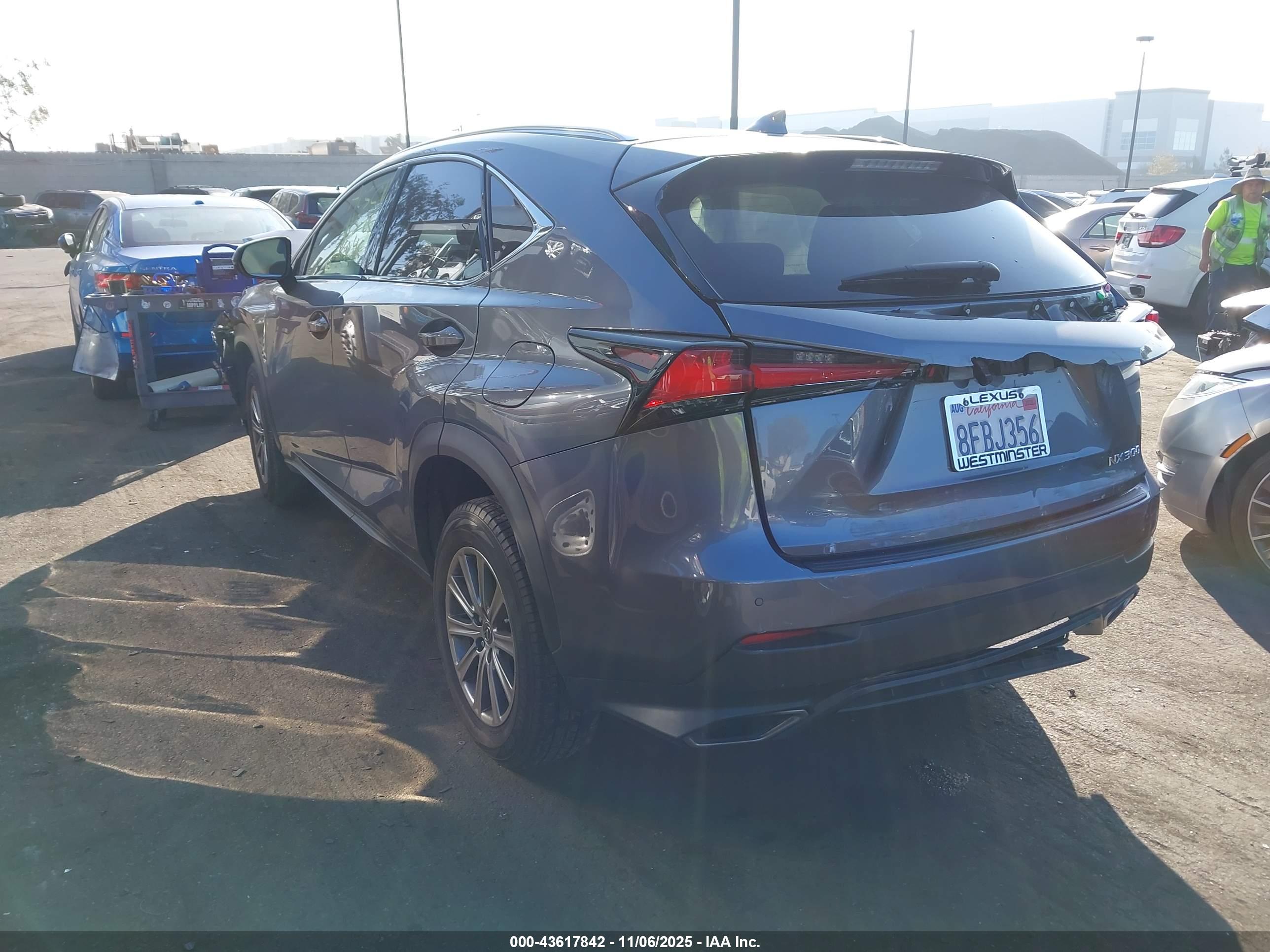 LEXUS NX image 3