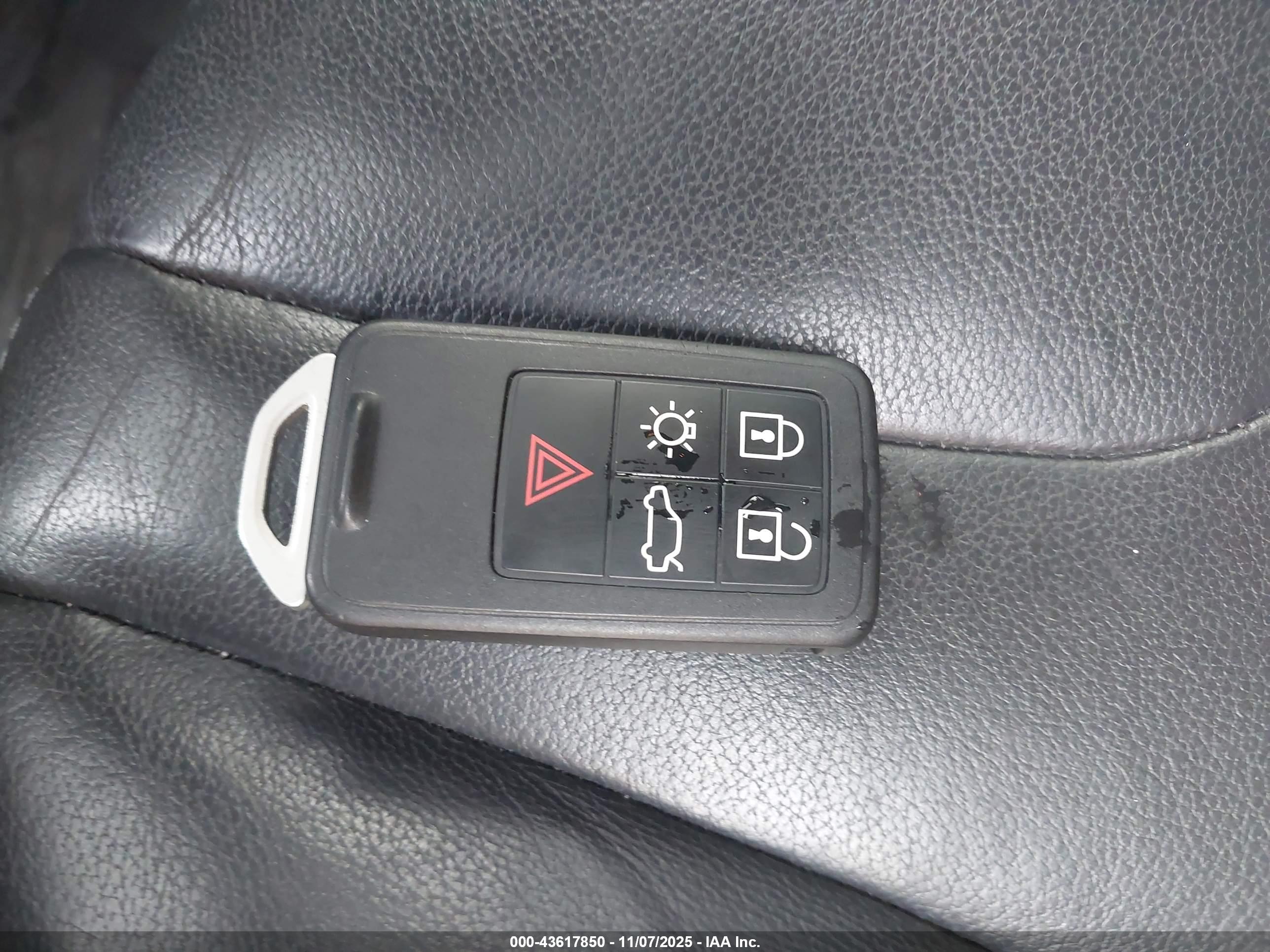 VOLVO V60 image 11