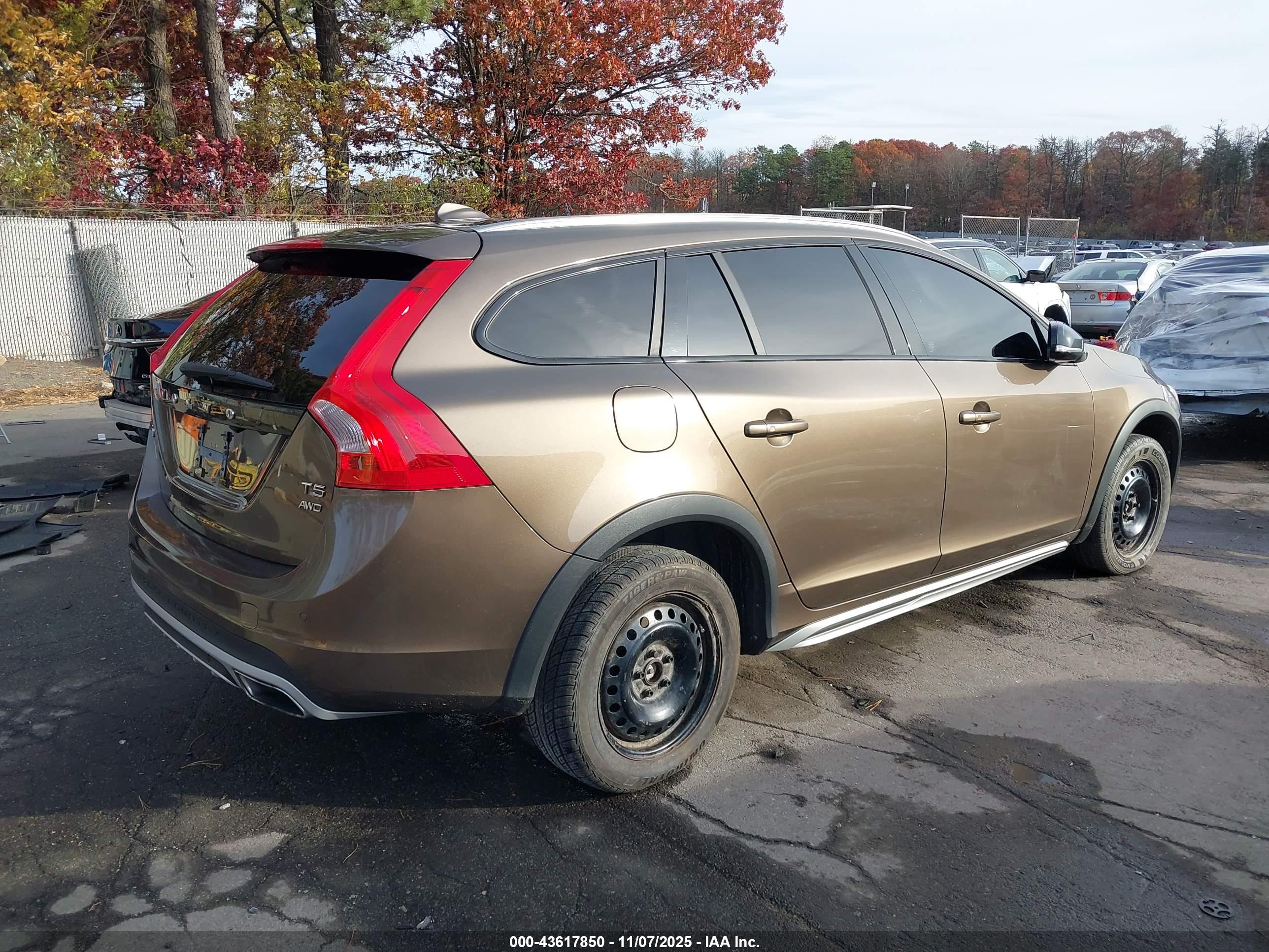VOLVO V60 image 4