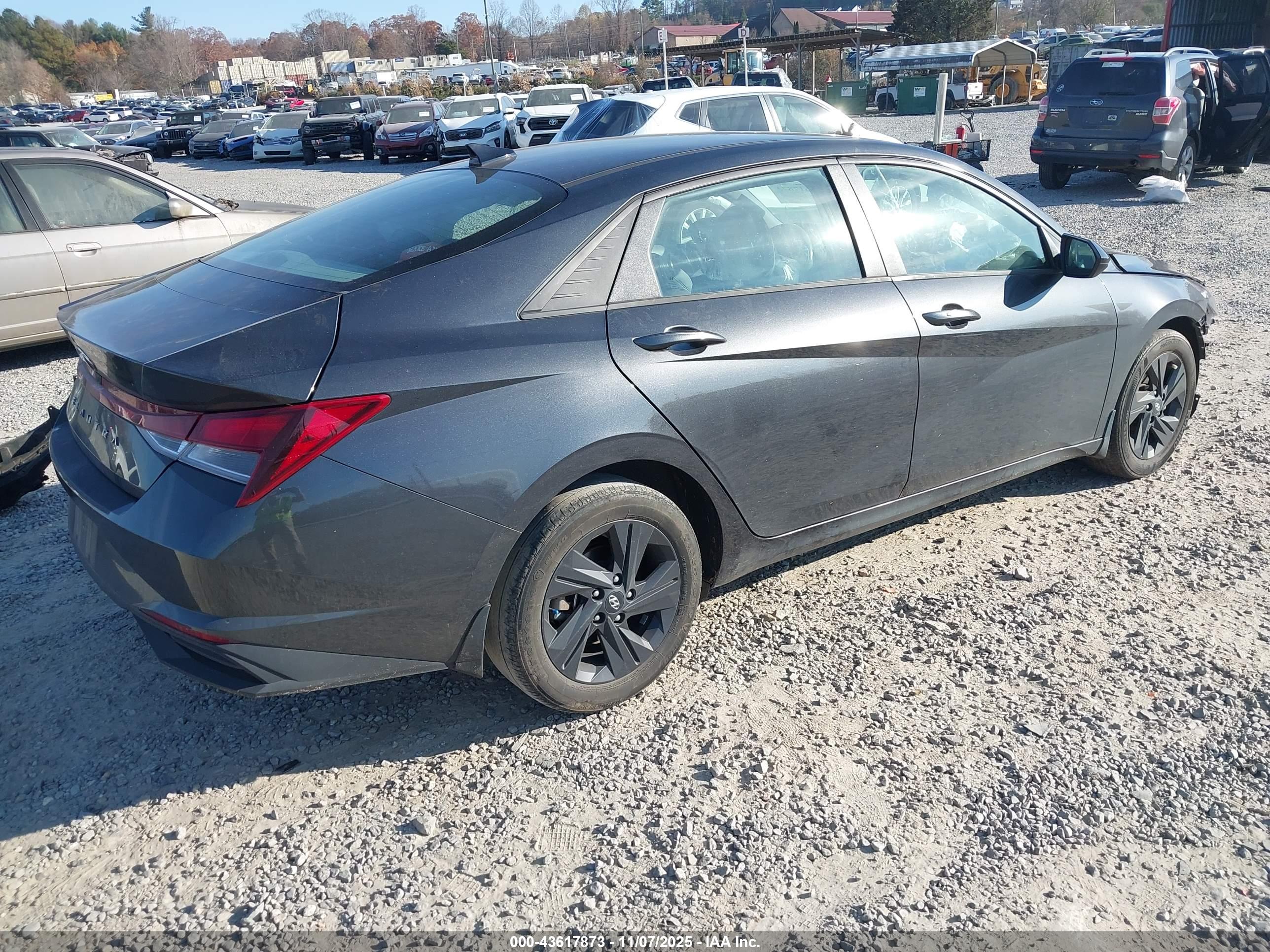 HYUNDAI ELANTRA image 4