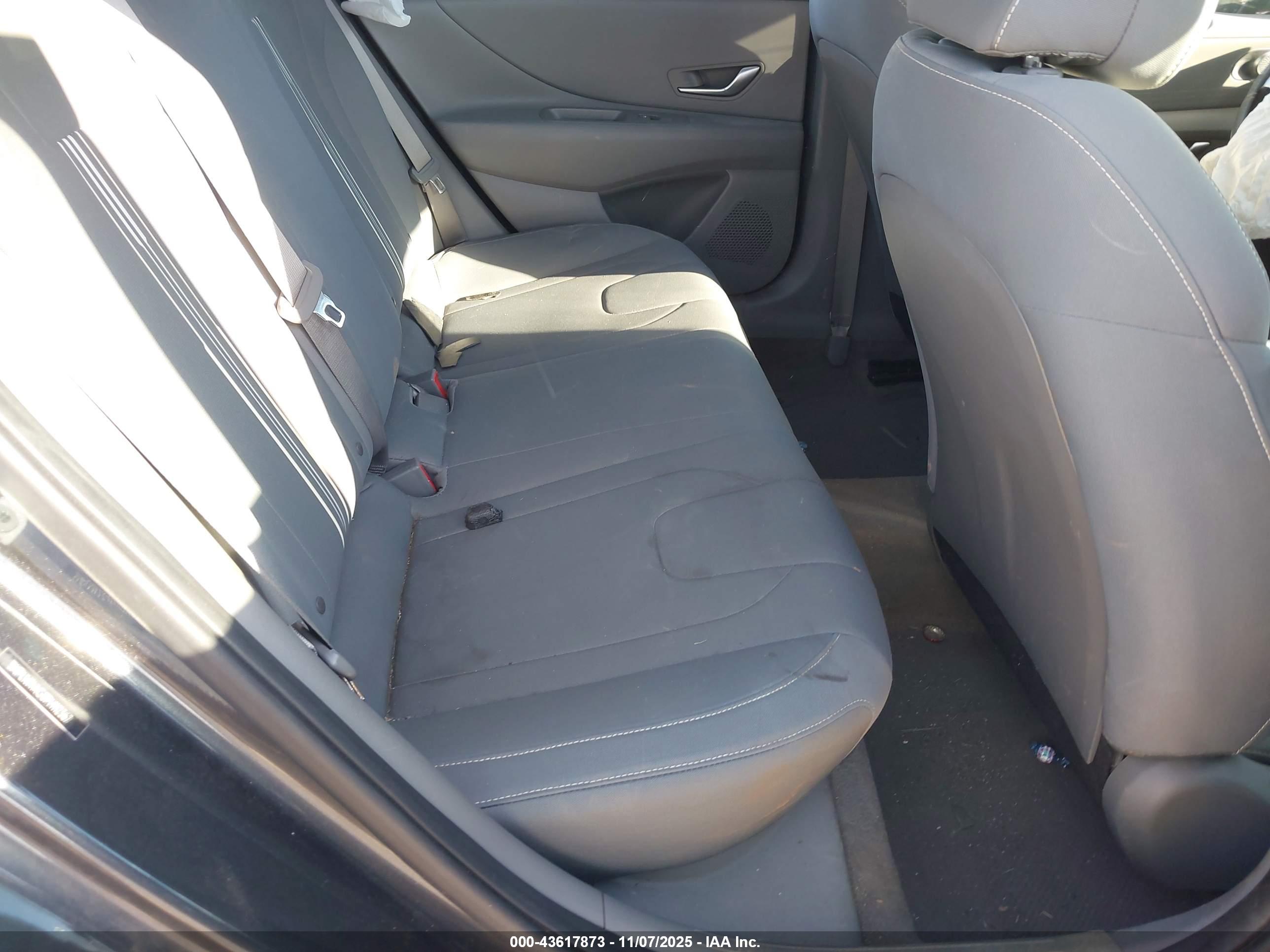 HYUNDAI ELANTRA image 8